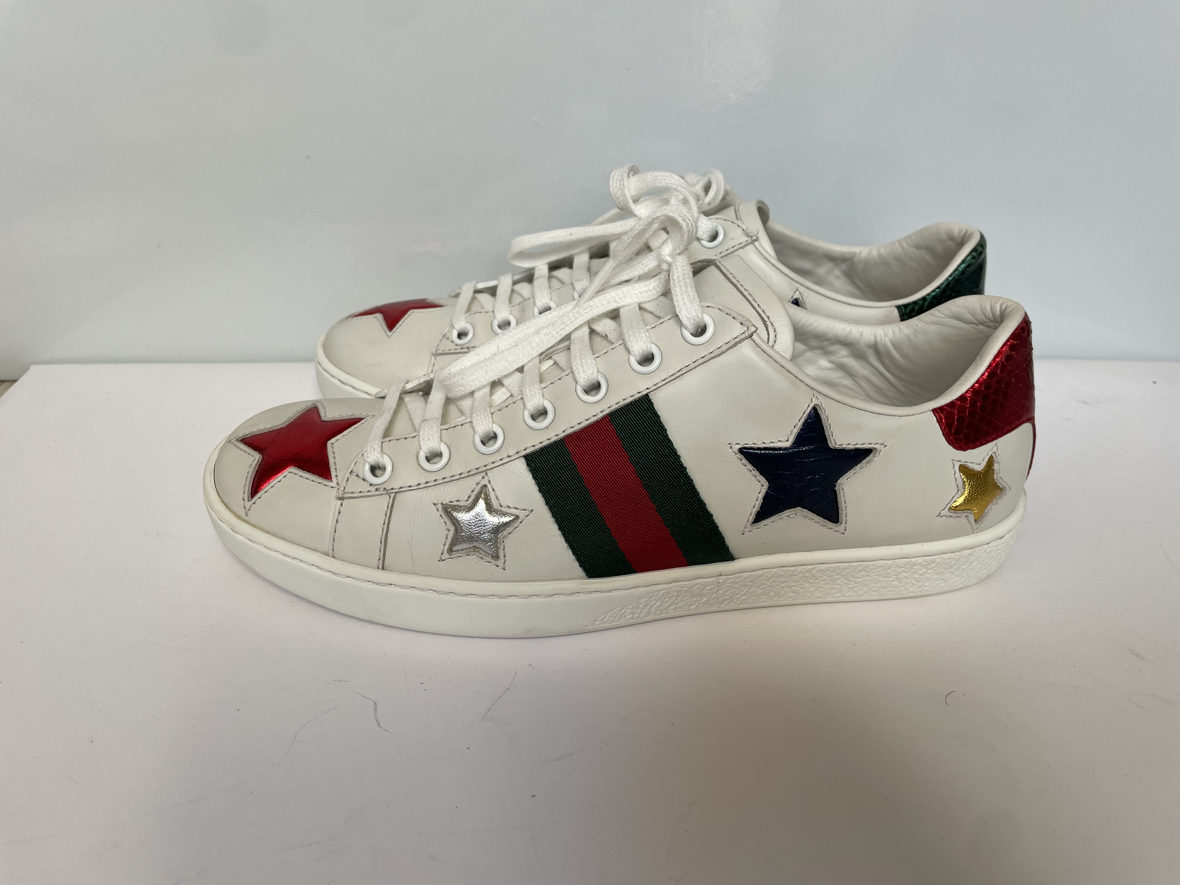Luxury Gucci Ace Bee White photo 1