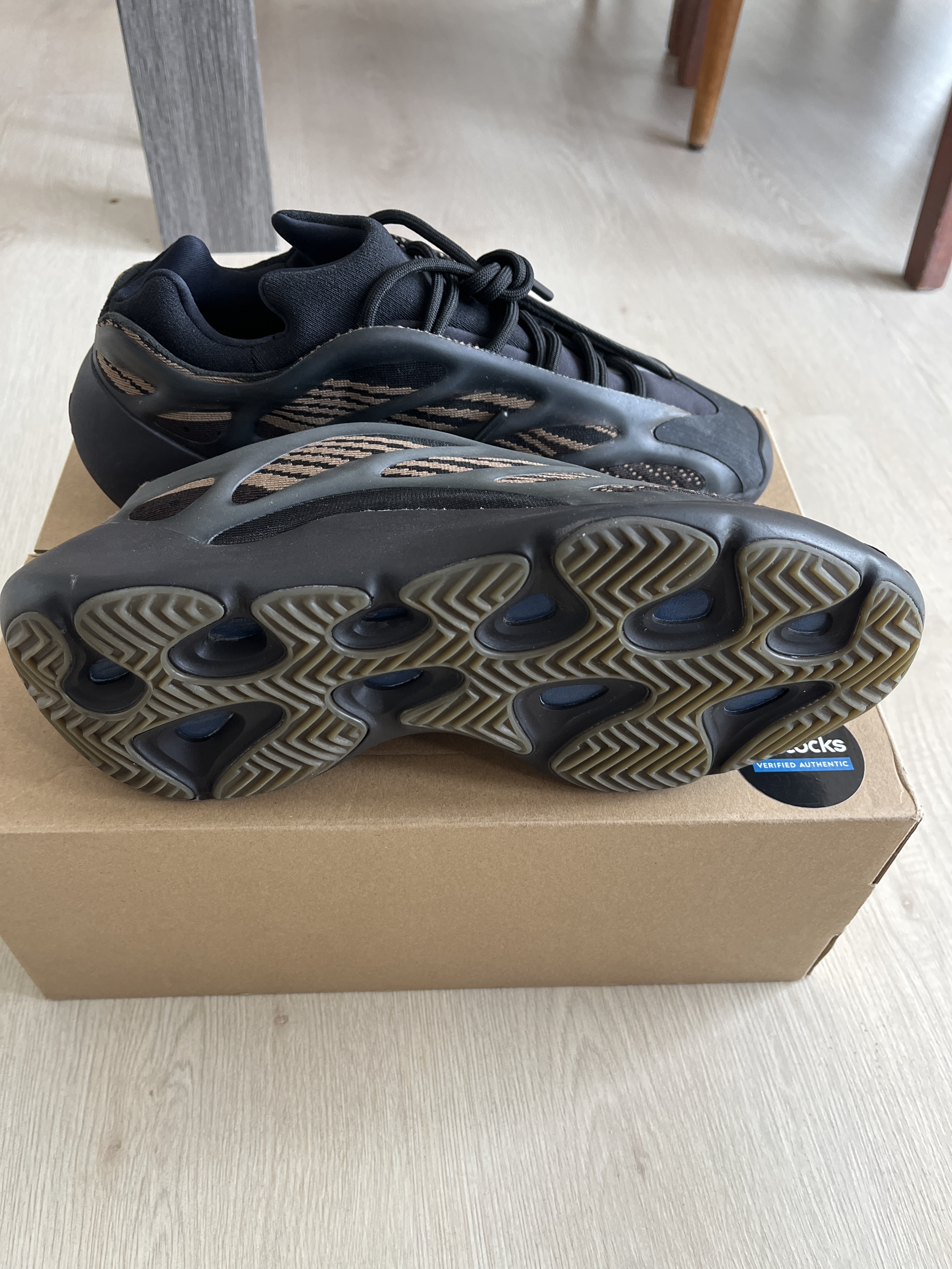 Yeezy 700 V3 'Clay Brown' (2020) photo 9
