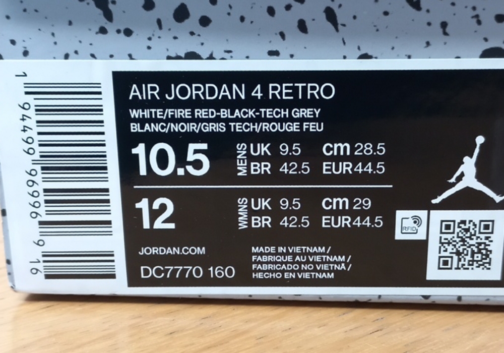 Air Jordan 4 Retro 'Fire Red' (2020) photo 7
