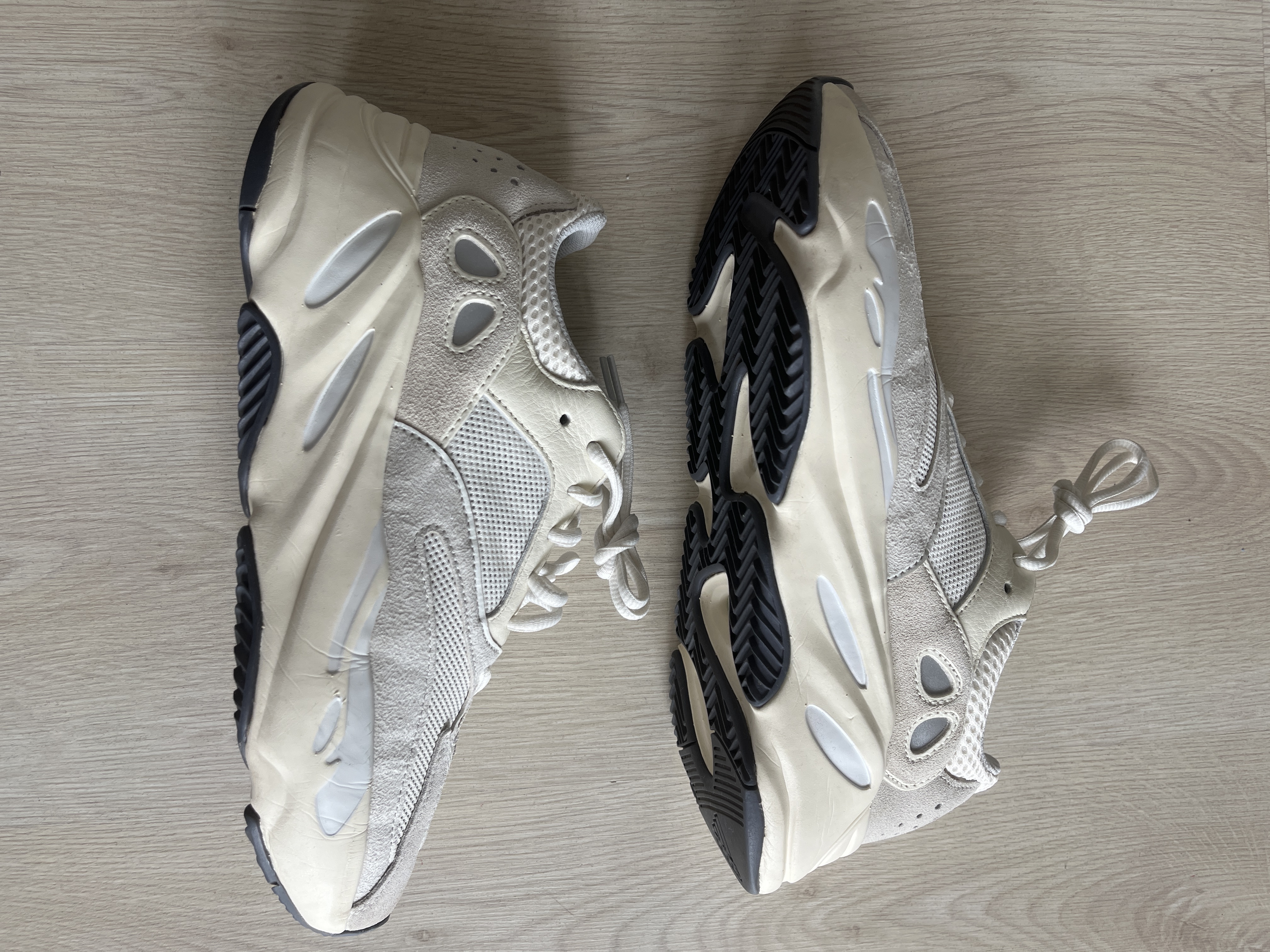 Yeezy Boost 700 'Analog' photo 1
