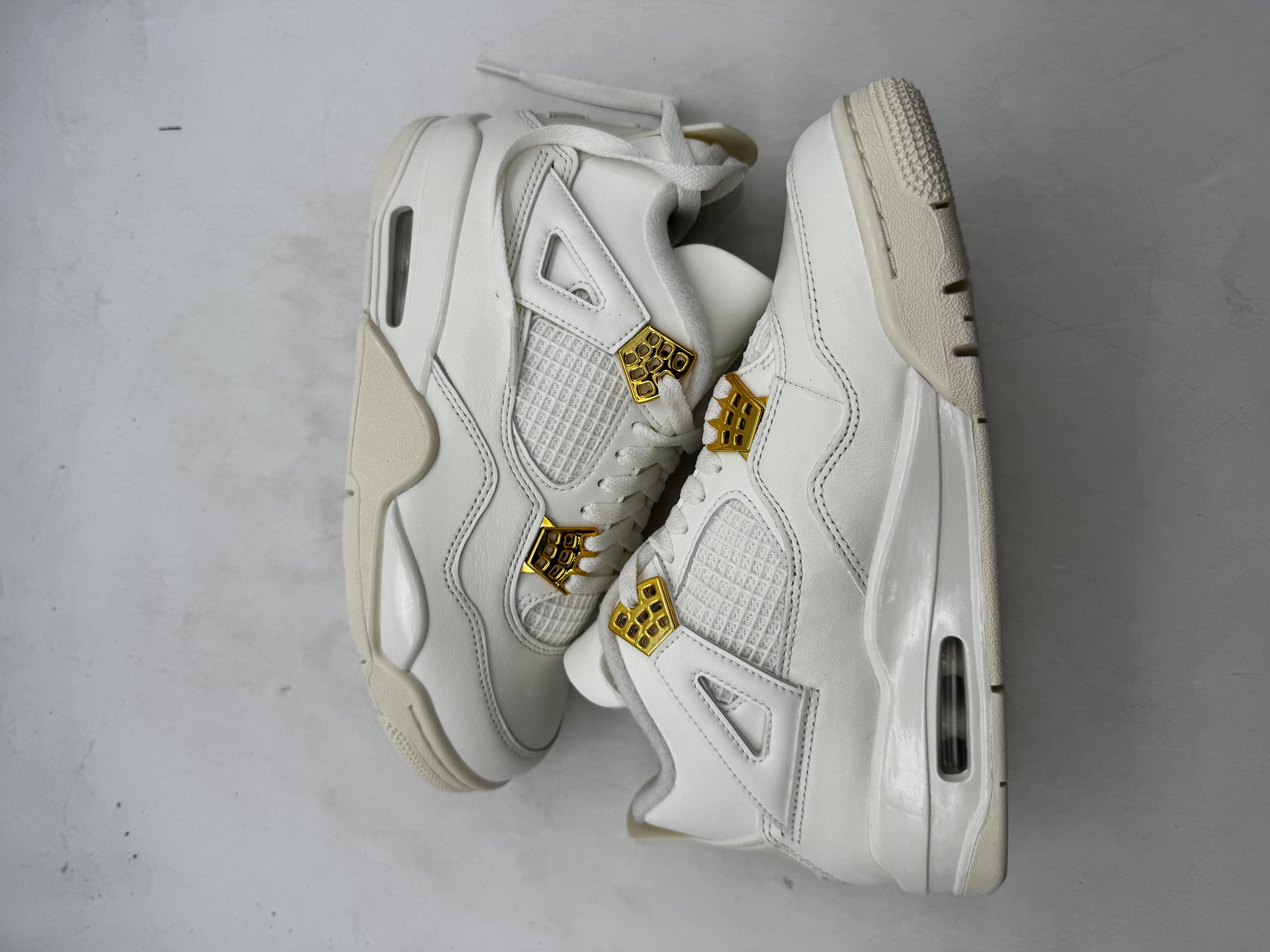 Air Jordan 4 WMNS 'Metallic Gold' (2024) photo 4