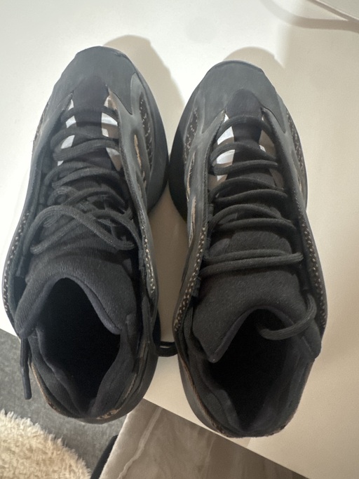 Yeezy 700 V3 'Clay Brown' (2020)