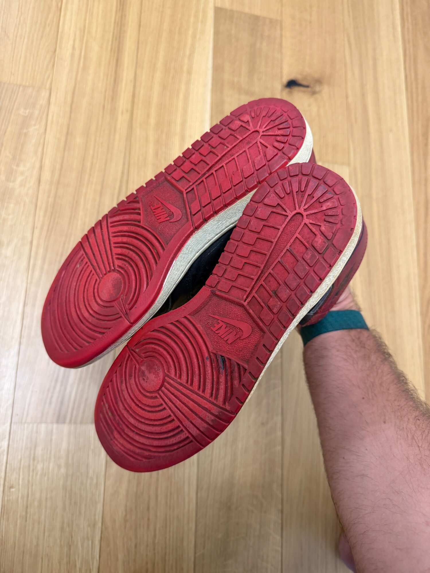 Air Jordan 1 OG 'Bred' (1985) photo 5
