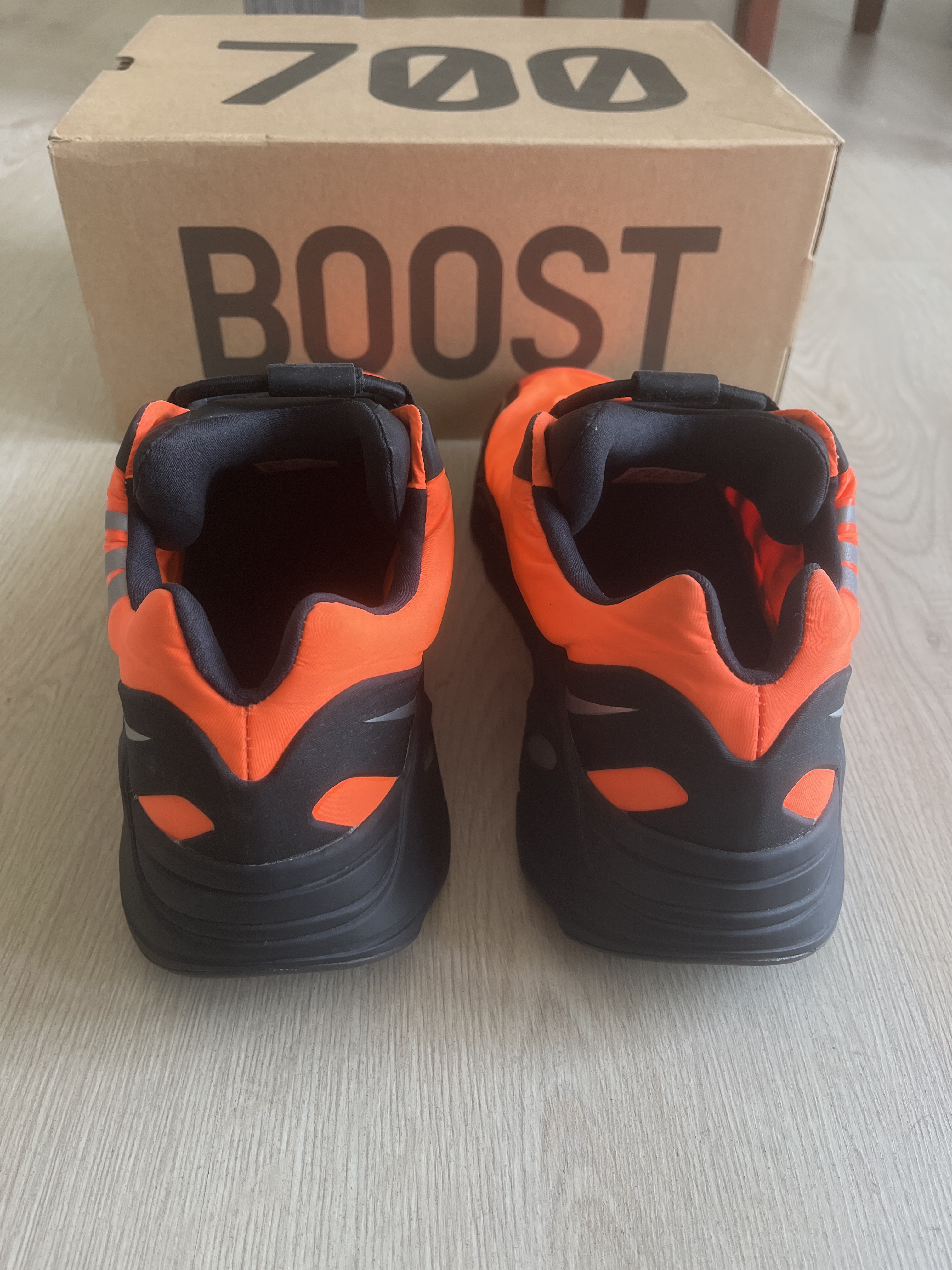 Yeezy Boost 700 MNVN Orange (2020) photo 4