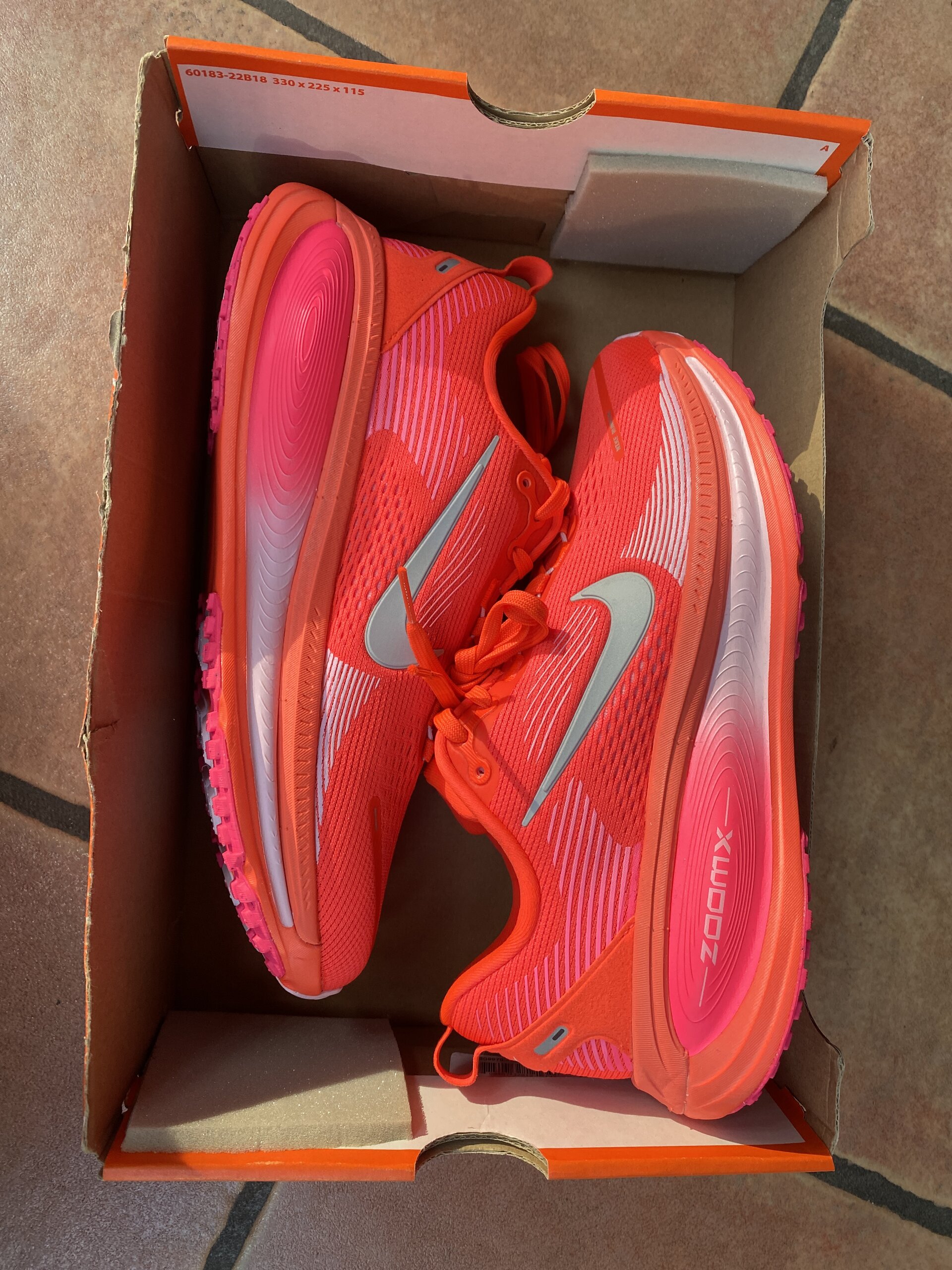 Nike Vomero 18 'Bright Crimson' (2025) photo 7