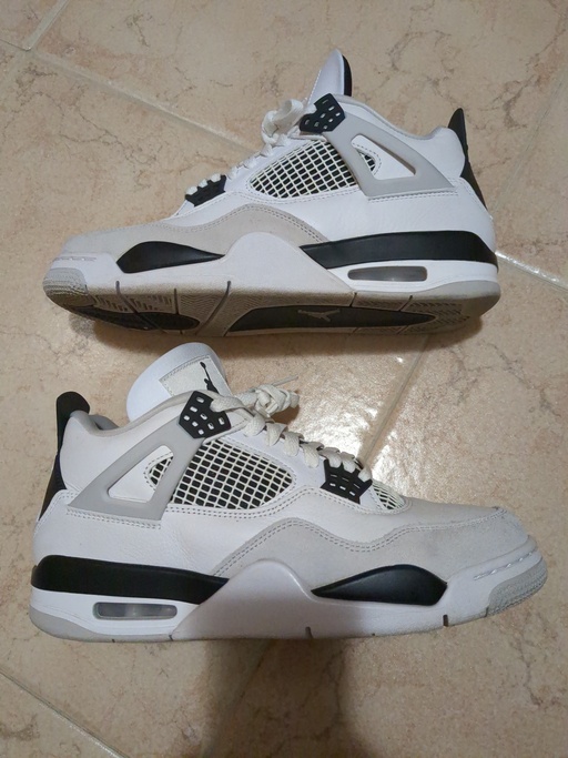 Air Jordan 4 'Military Black' (2022)