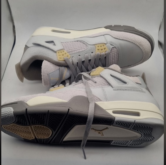 Air Jordan 4 Retro SE 'Craft Photon Dust' (2023) photo 2