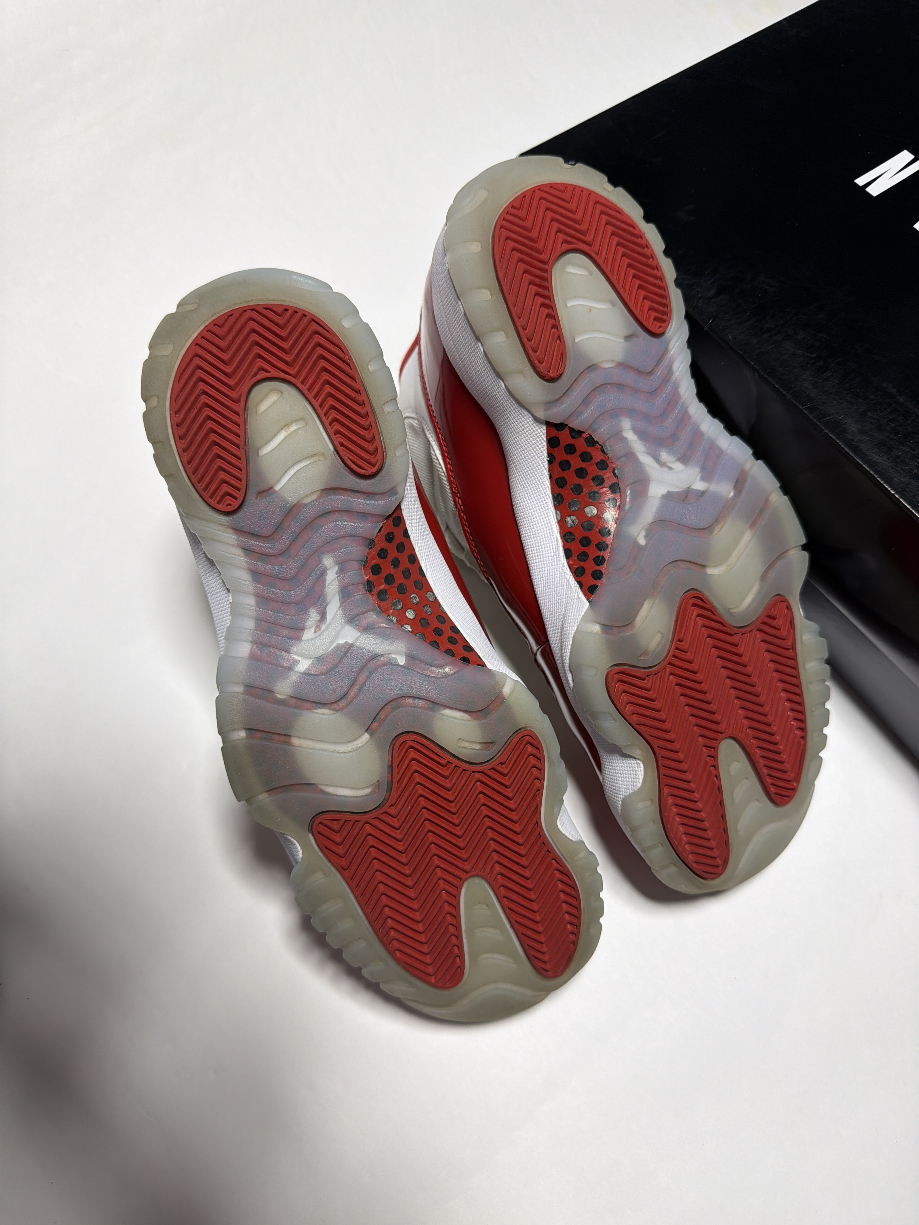 Air Jordan 11 'Cherry' (2022) photo 5