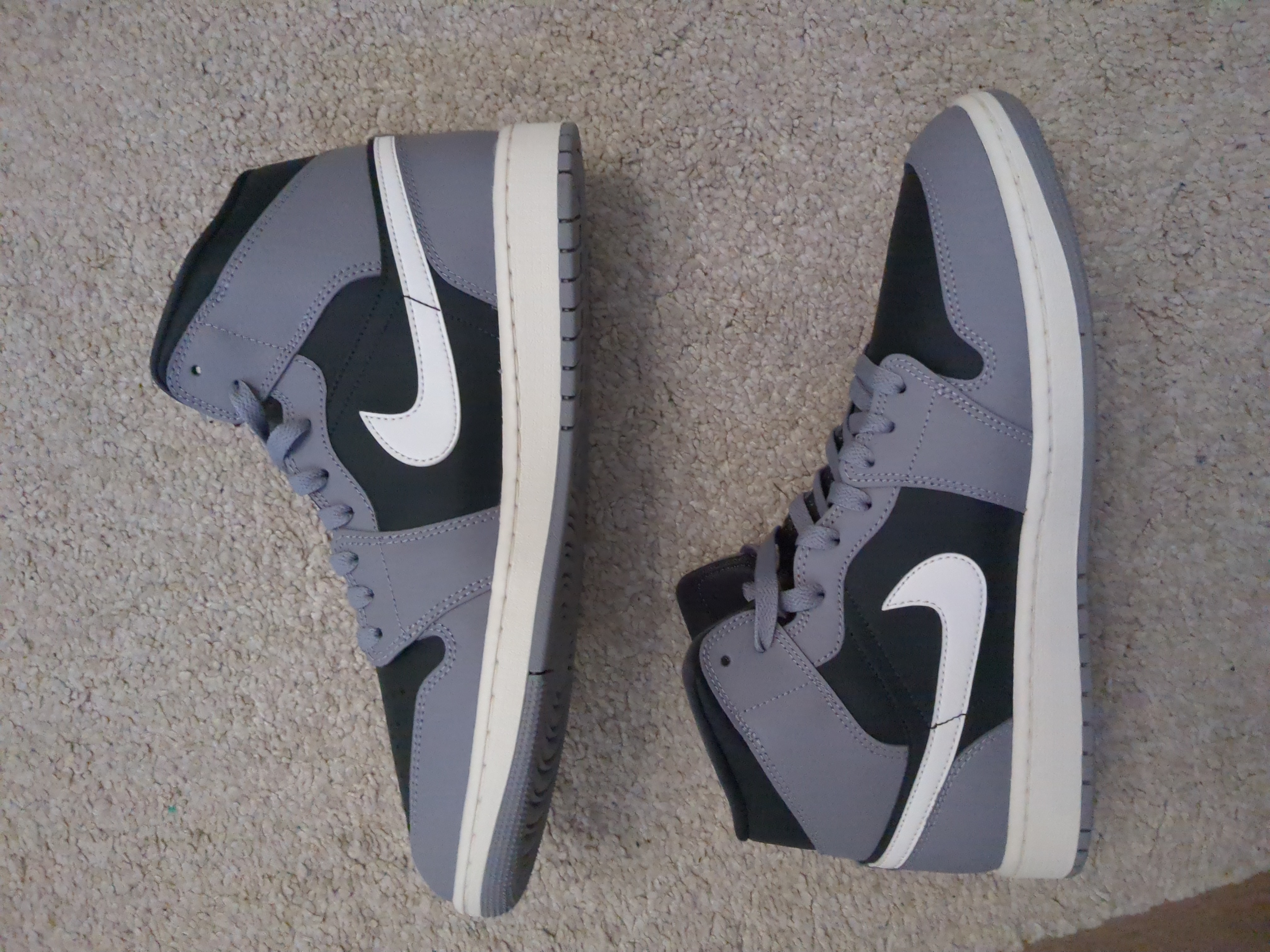 Air Jordan 1 Mid WMNS 'Cement Grey' (2023) photo 2