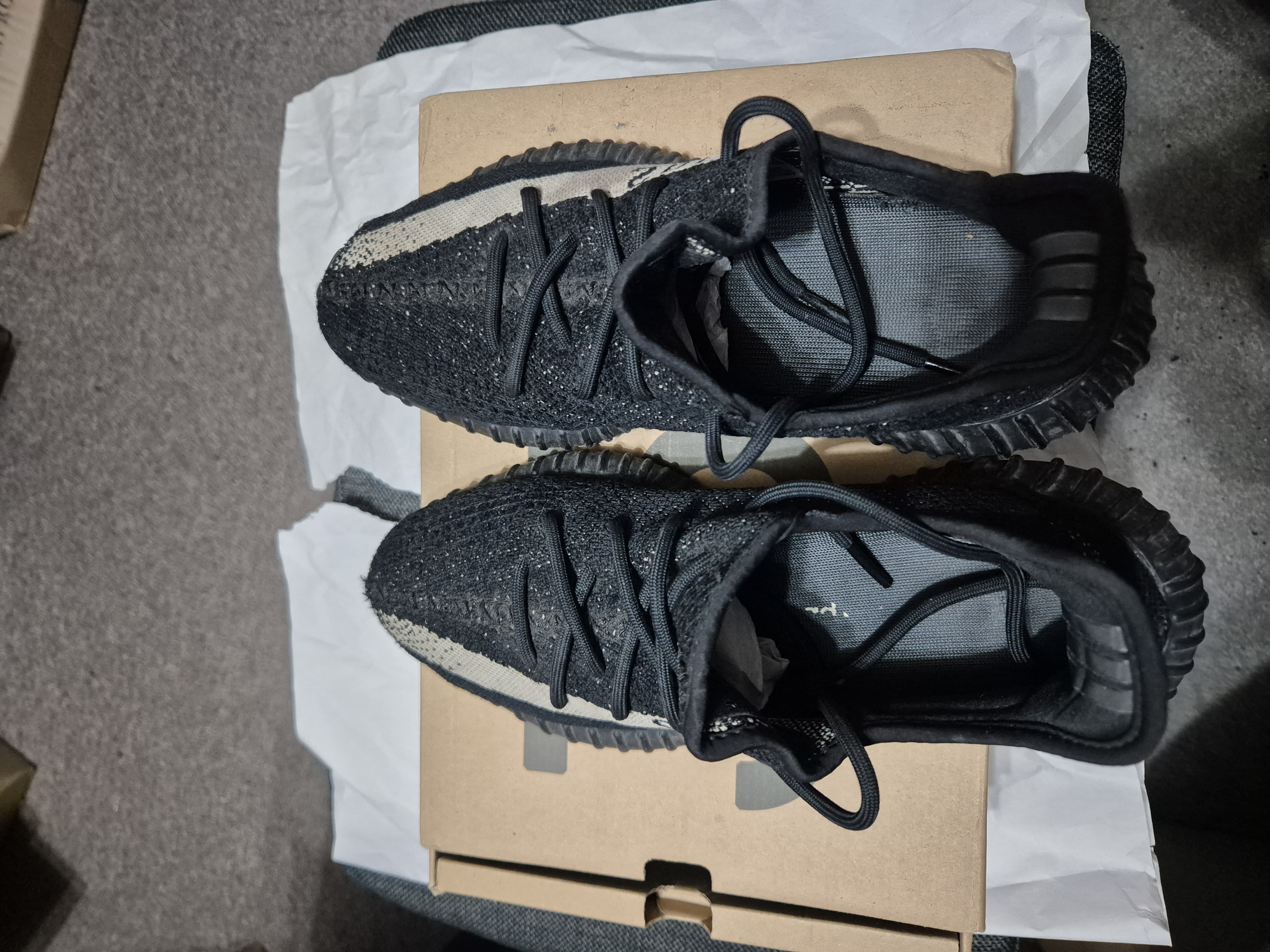 Yeezy Boost 350 V2 'Oreo' photo 3