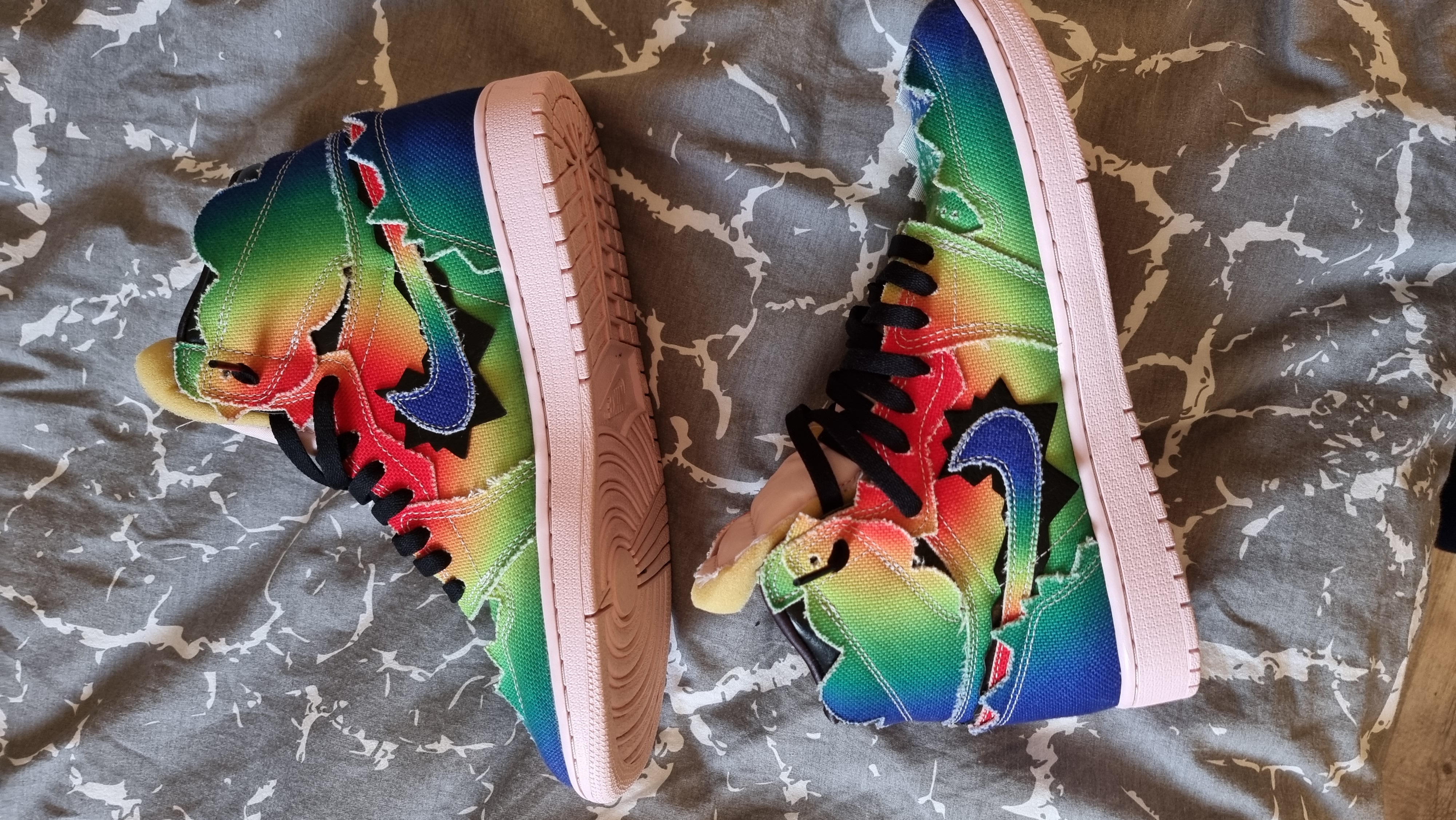 Air Jordan 1 Retro High J Balvin (2020) photo 2
