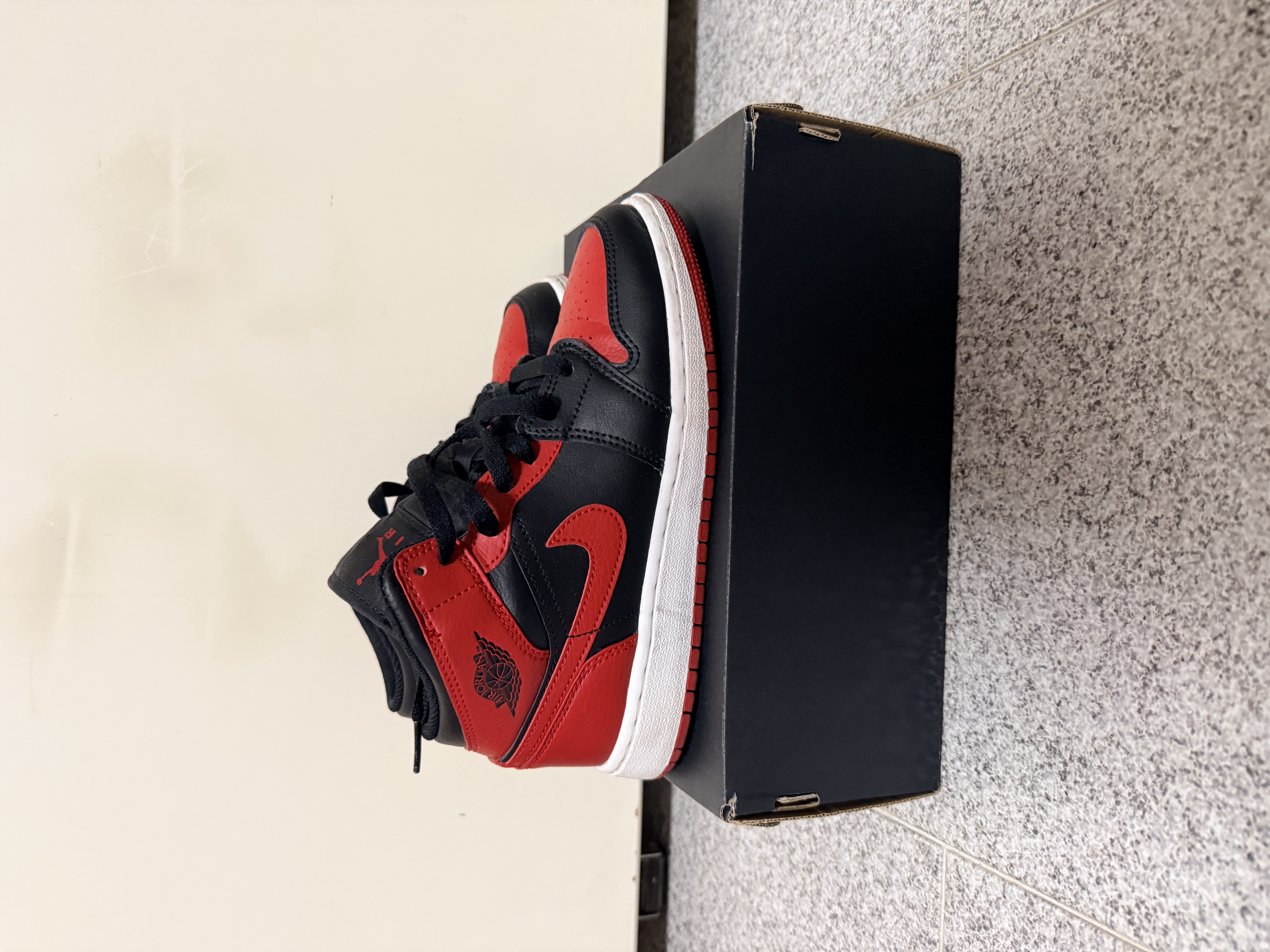 Air Jordan 1 Mid GS 'Banned' (2020) photo 1