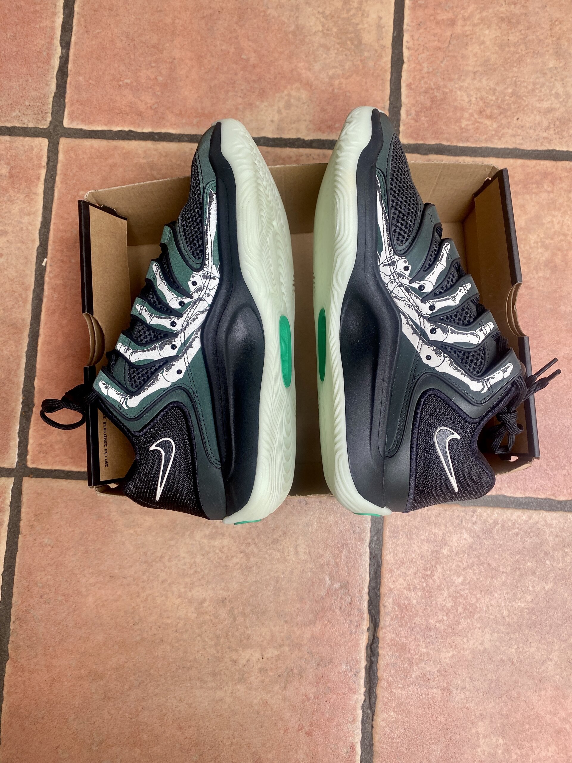 Nike KD 18 'Halloween' (2025) photo 2