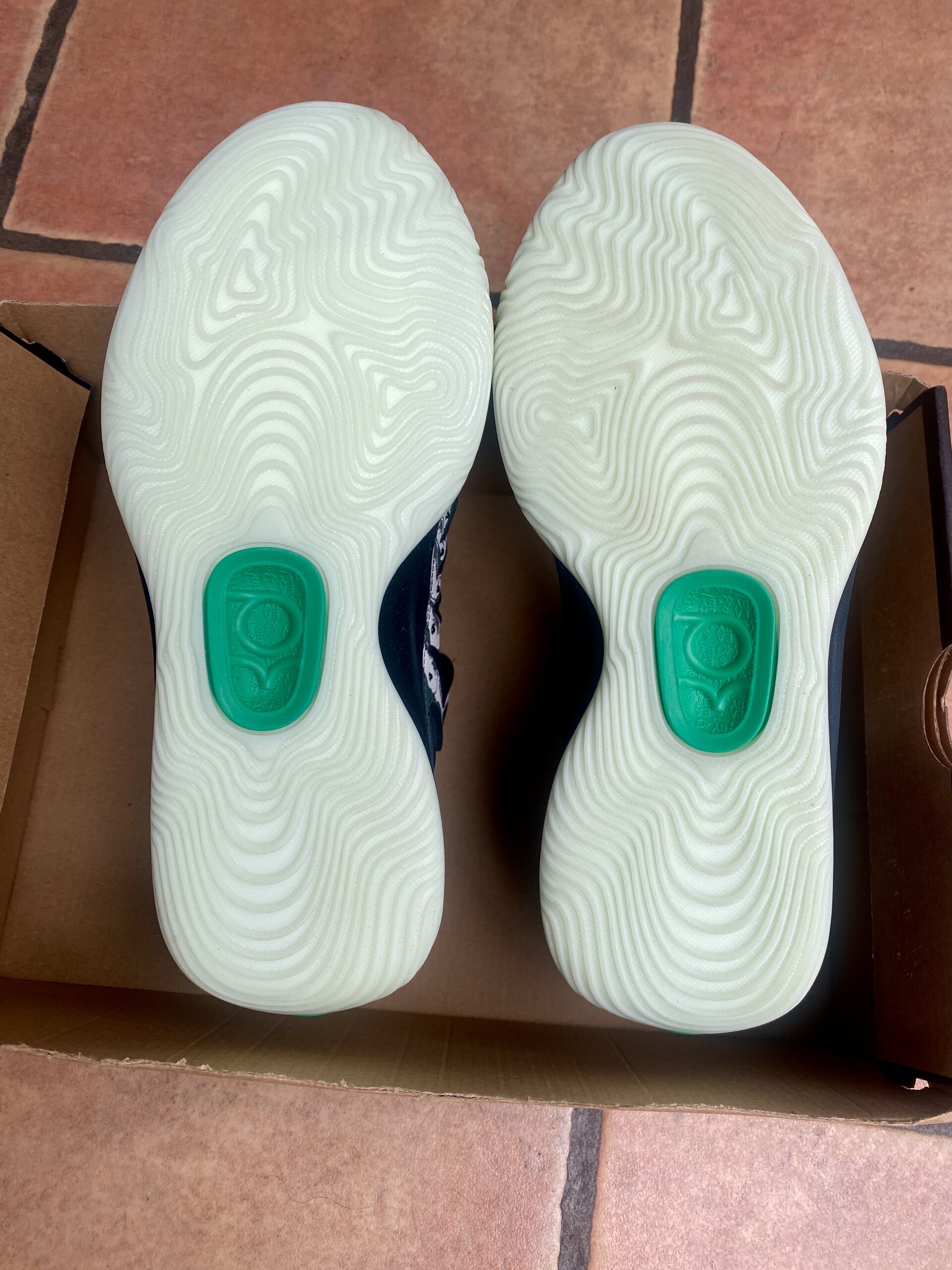 Nike KD 18 'Halloween' (2025) photo 5