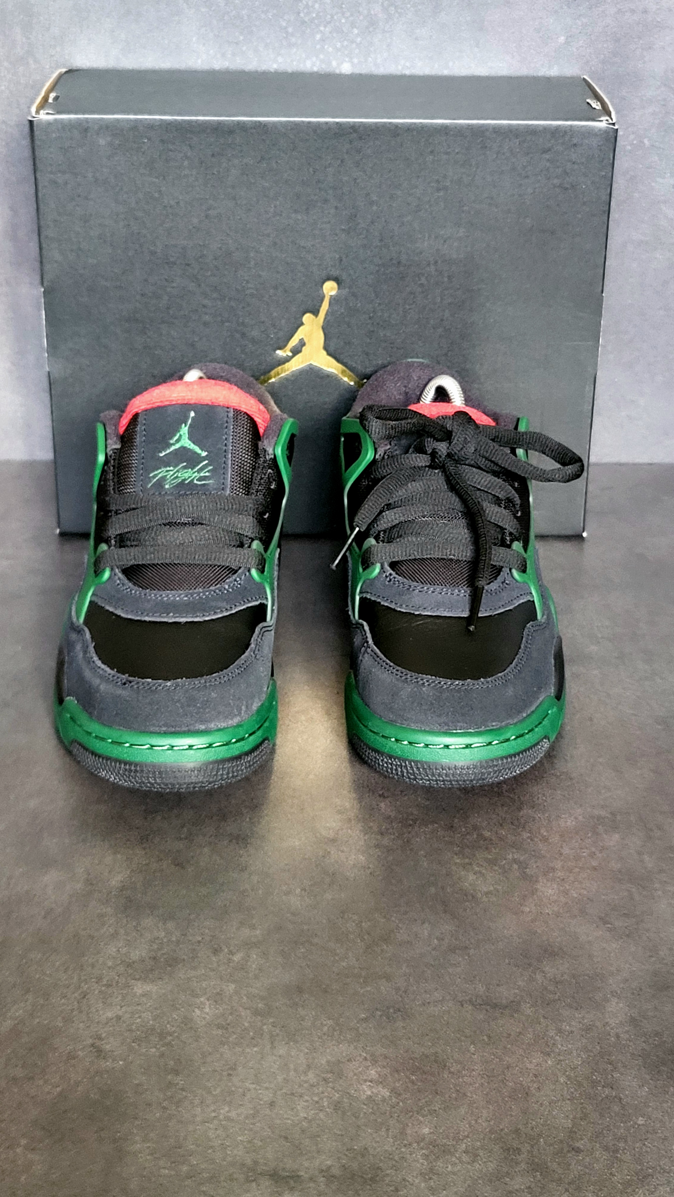 Air Jordan 4 RM 'Black & Gorge Green' (2025) photo 3