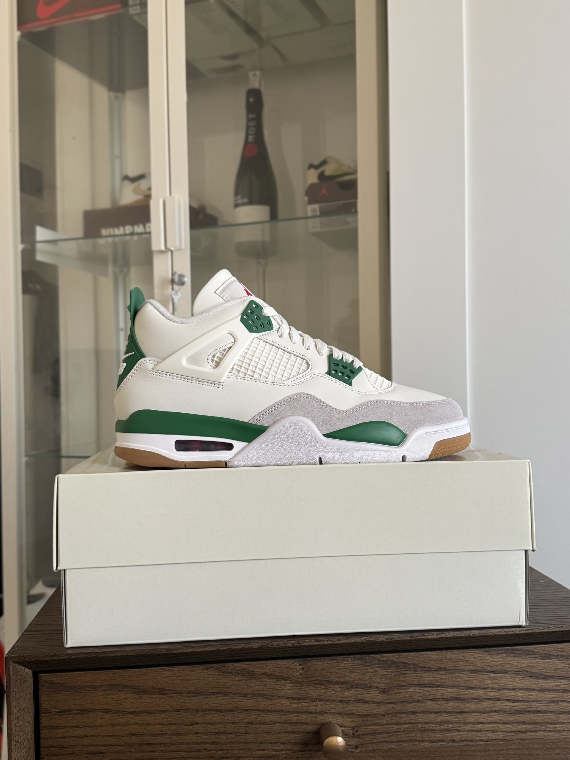 Air Jordan x Nike SB 4 'Pine Green' (2023) photo 3