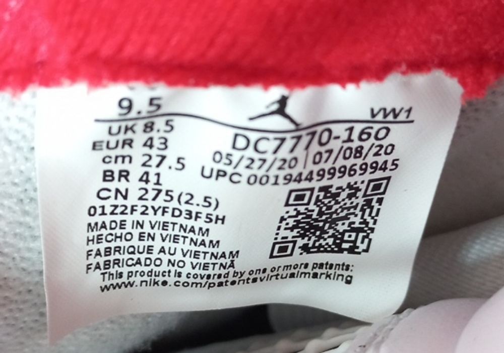 Air Jordan 4 Retro 'Fire Red' (2020) photo 6