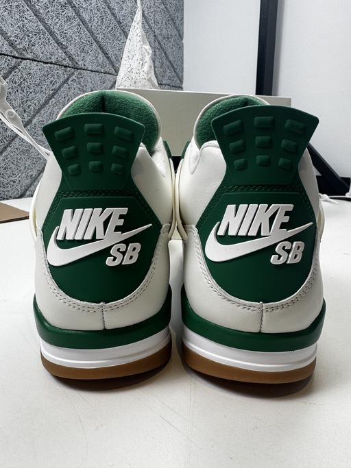 Air Jordan x Nike SB 4 'Pine Green' (2023)