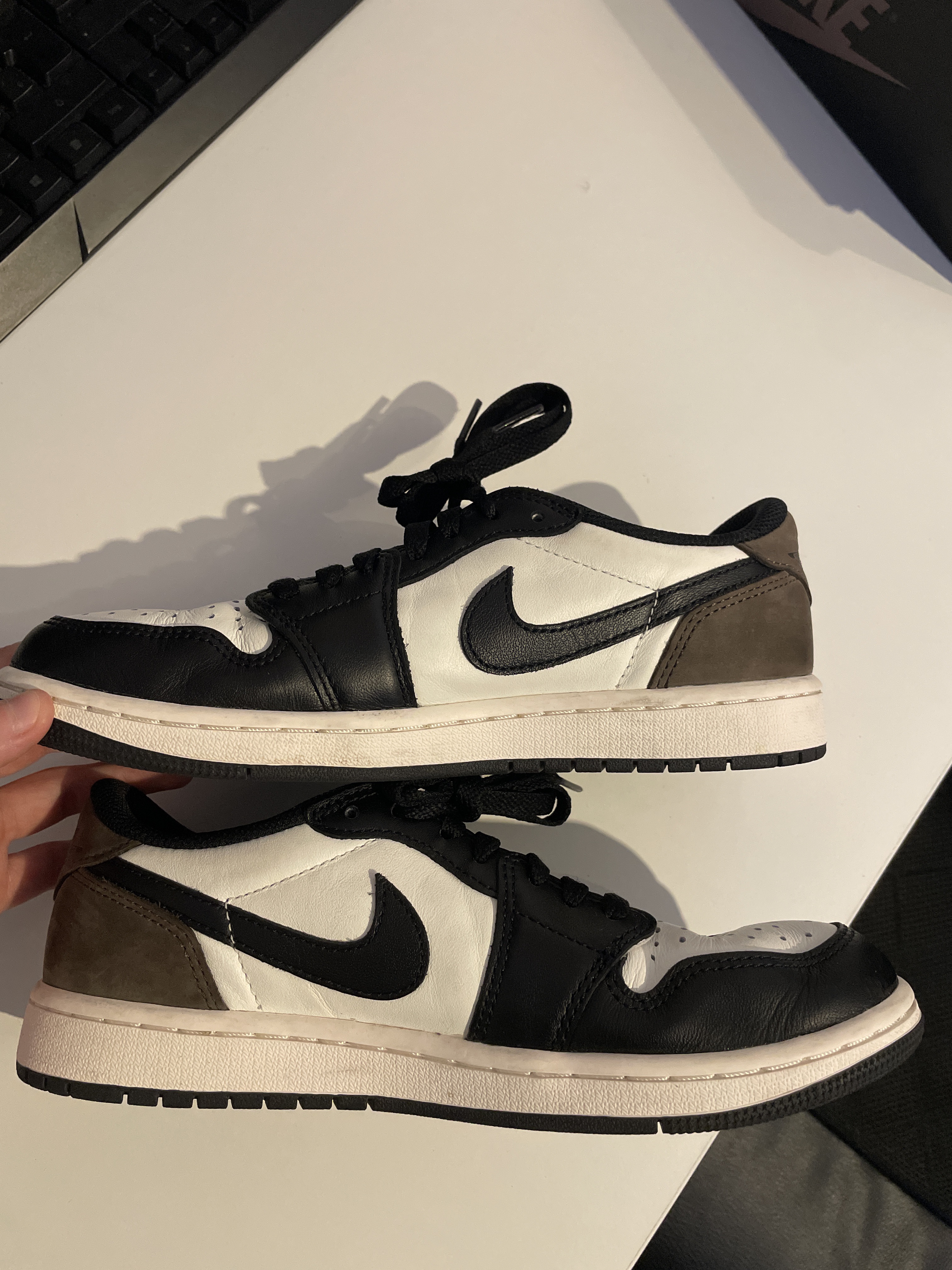 Air Jordan 1 Low OG 'Mocha' (2024) photo 2