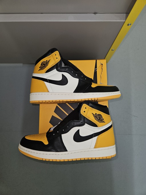 Air Jordan 1 High 'Yellow Toe' (2022)