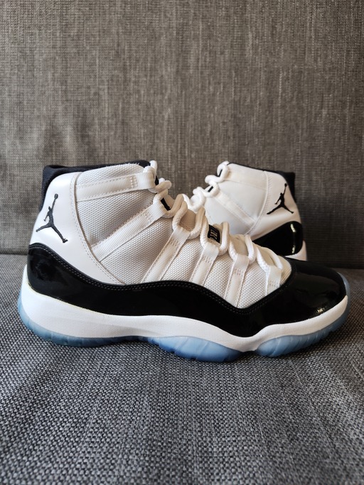 Air Jordan 11 Retro Concord (2011)