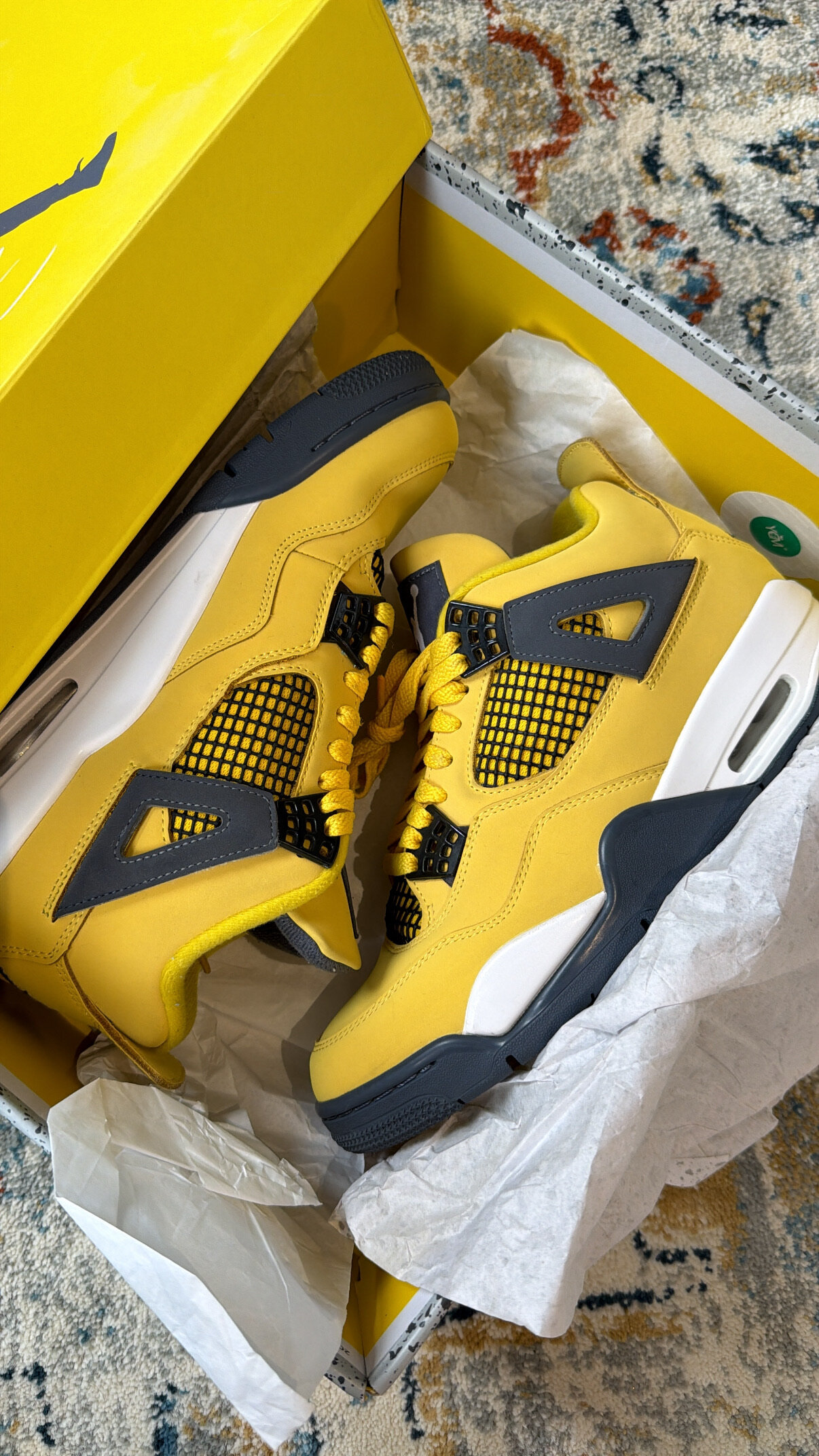 Air Jordan 4 Retro 'Lightning' (2021) photo 10
