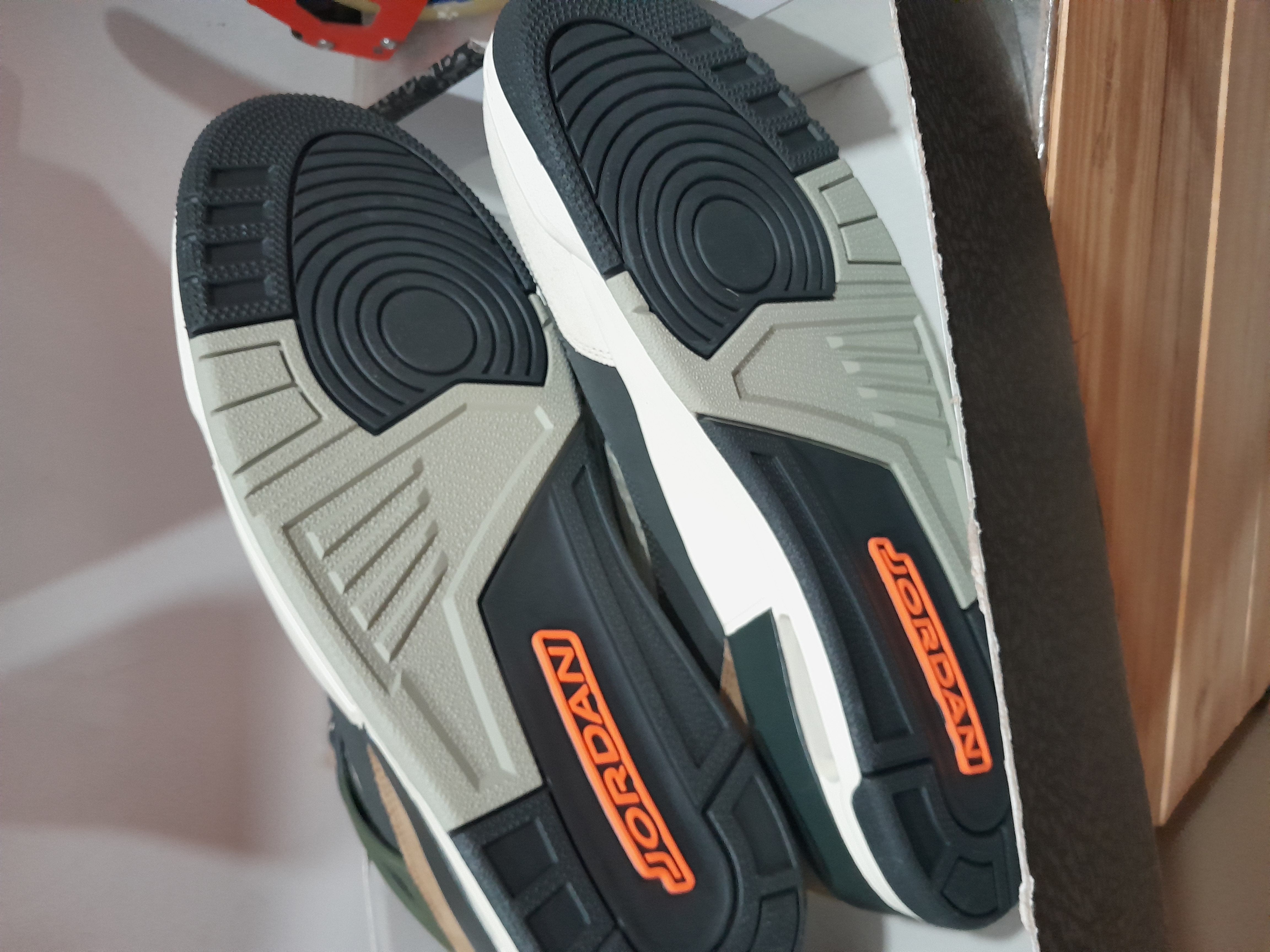 Air Jordan Spizike Low 'Anthracite Mango Cargo Khaki' (2026) photo 4