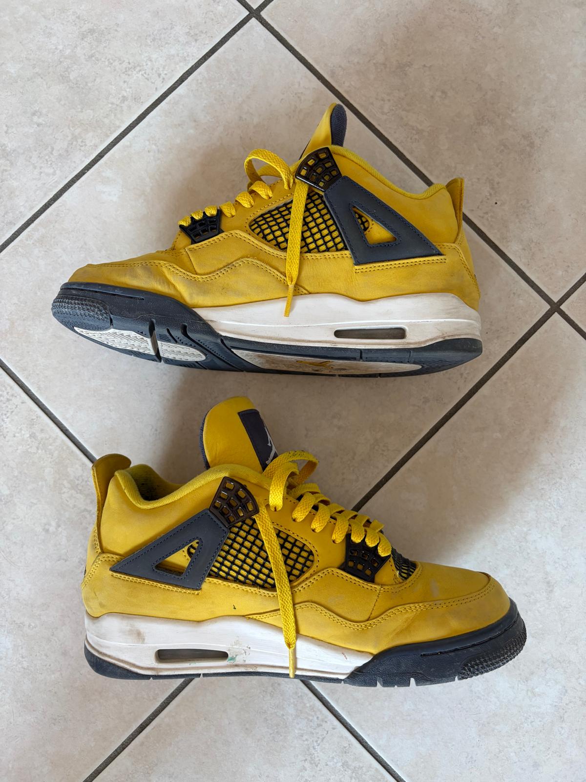 Air Jordan 4 Retro 'Lightning' (2021) photo 2