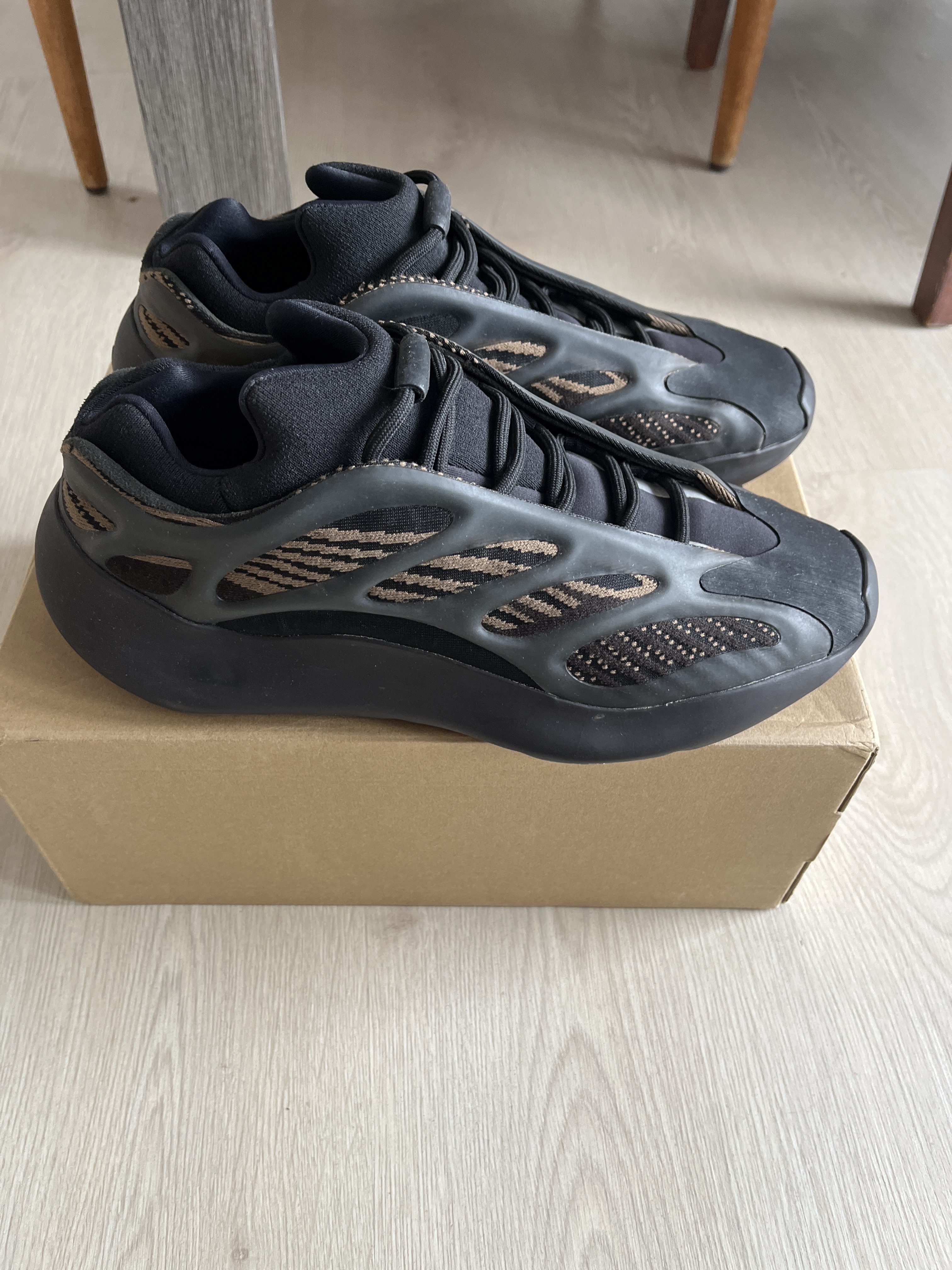 Yeezy 700 V3 'Clay Brown' (2020) photo 8