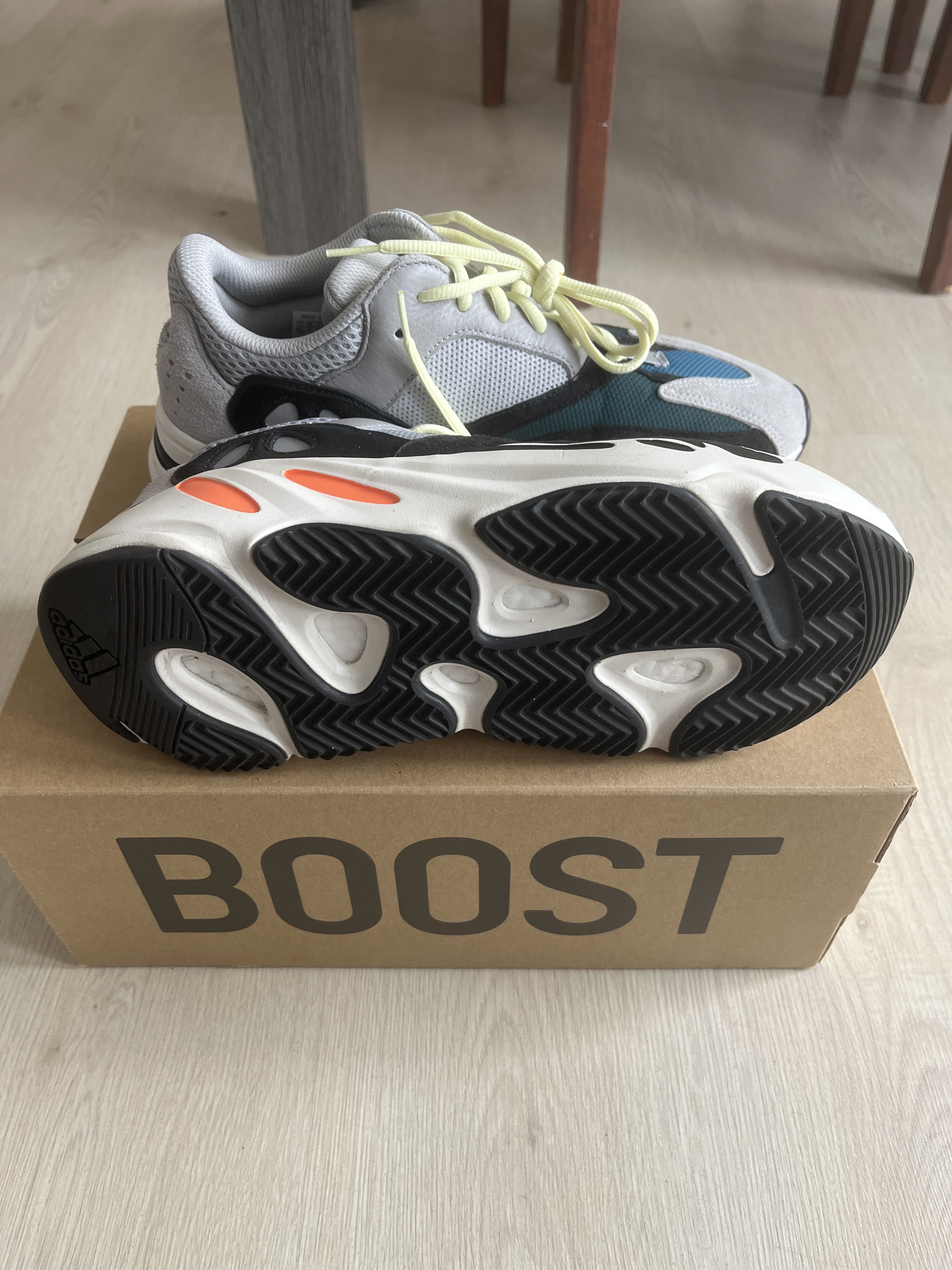 Yeezy Boost 700 'Wave Runner' photo 10