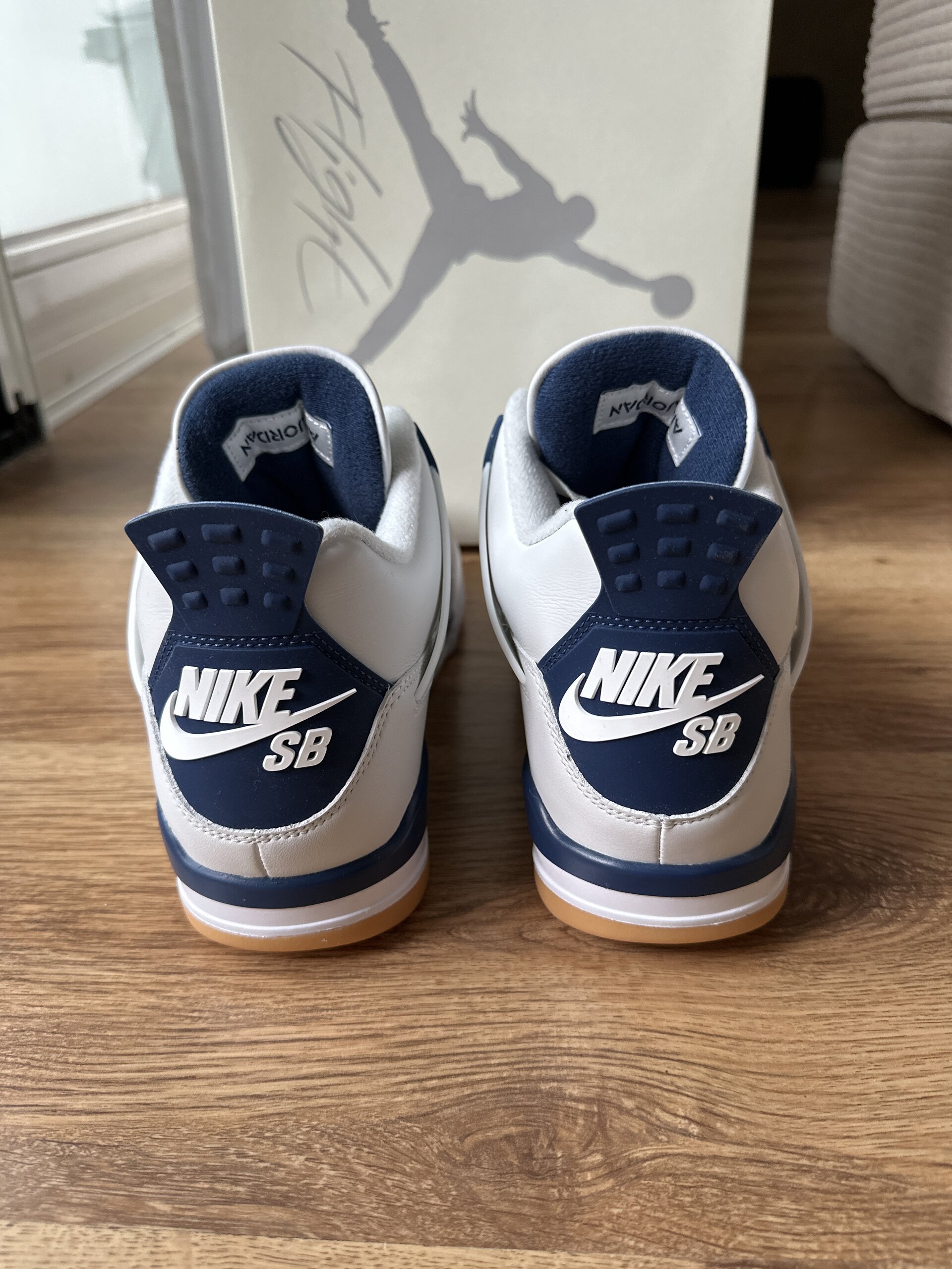 Nike SB x Air Jordan 4 'Navy' (2025) photo 4
