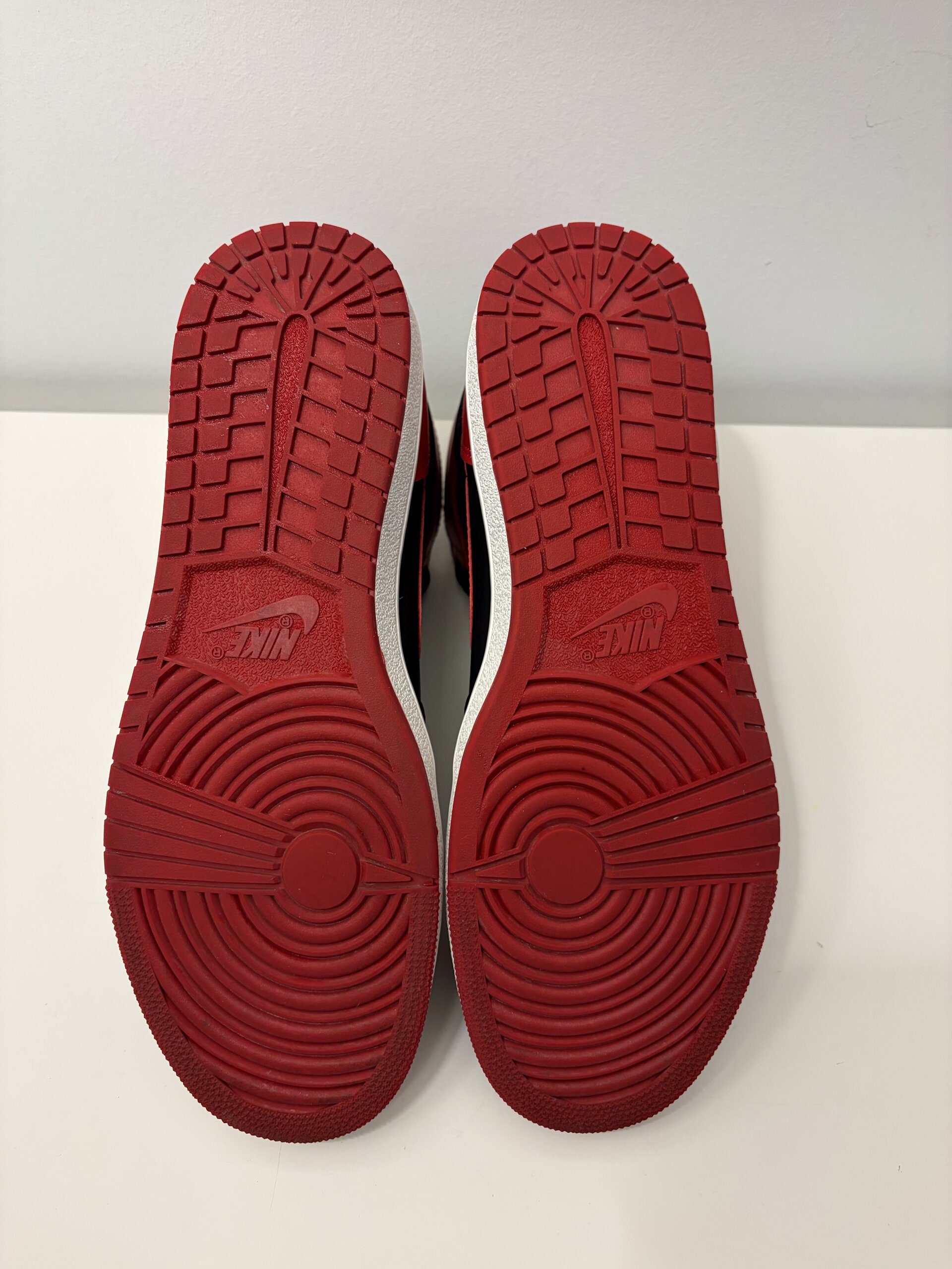 Air Jordan 1 High ’85 'Bred' (2025) photo 5