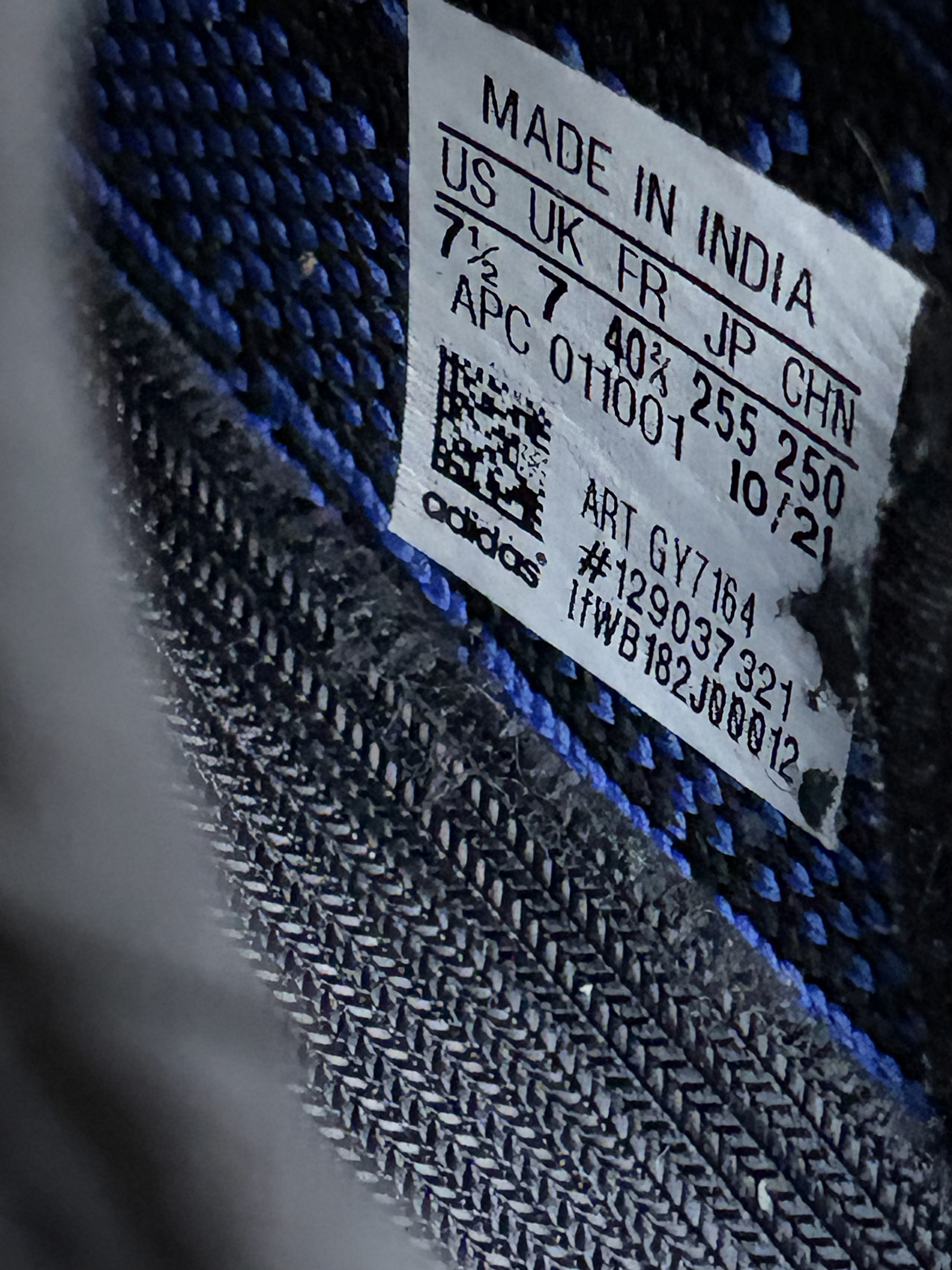 Yeezy Boost 350 V2 'Dazzling Blue' (2022) photo 6