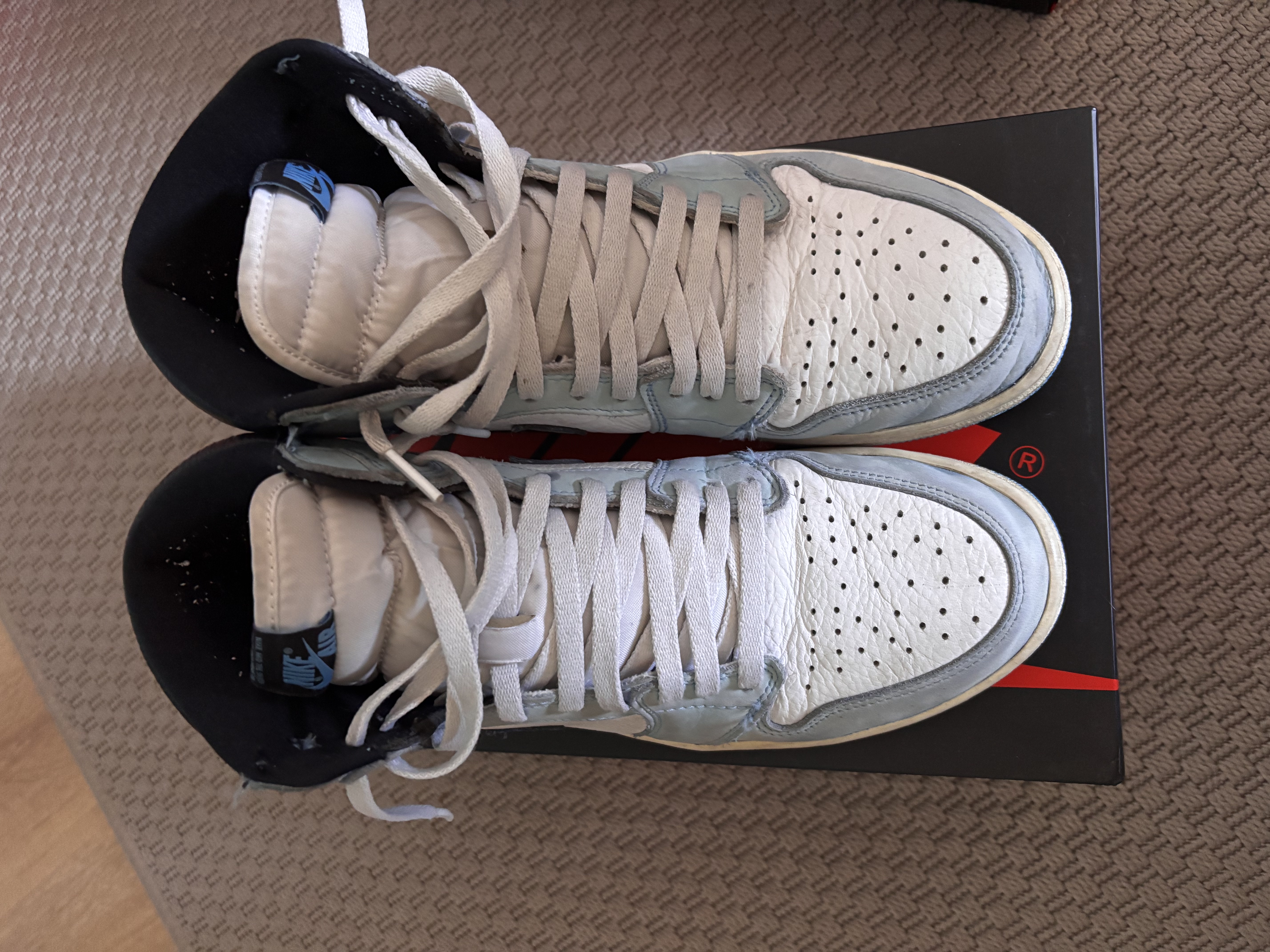 Air Jordan 1 Retro High 'White University Blue' (2021) photo 3