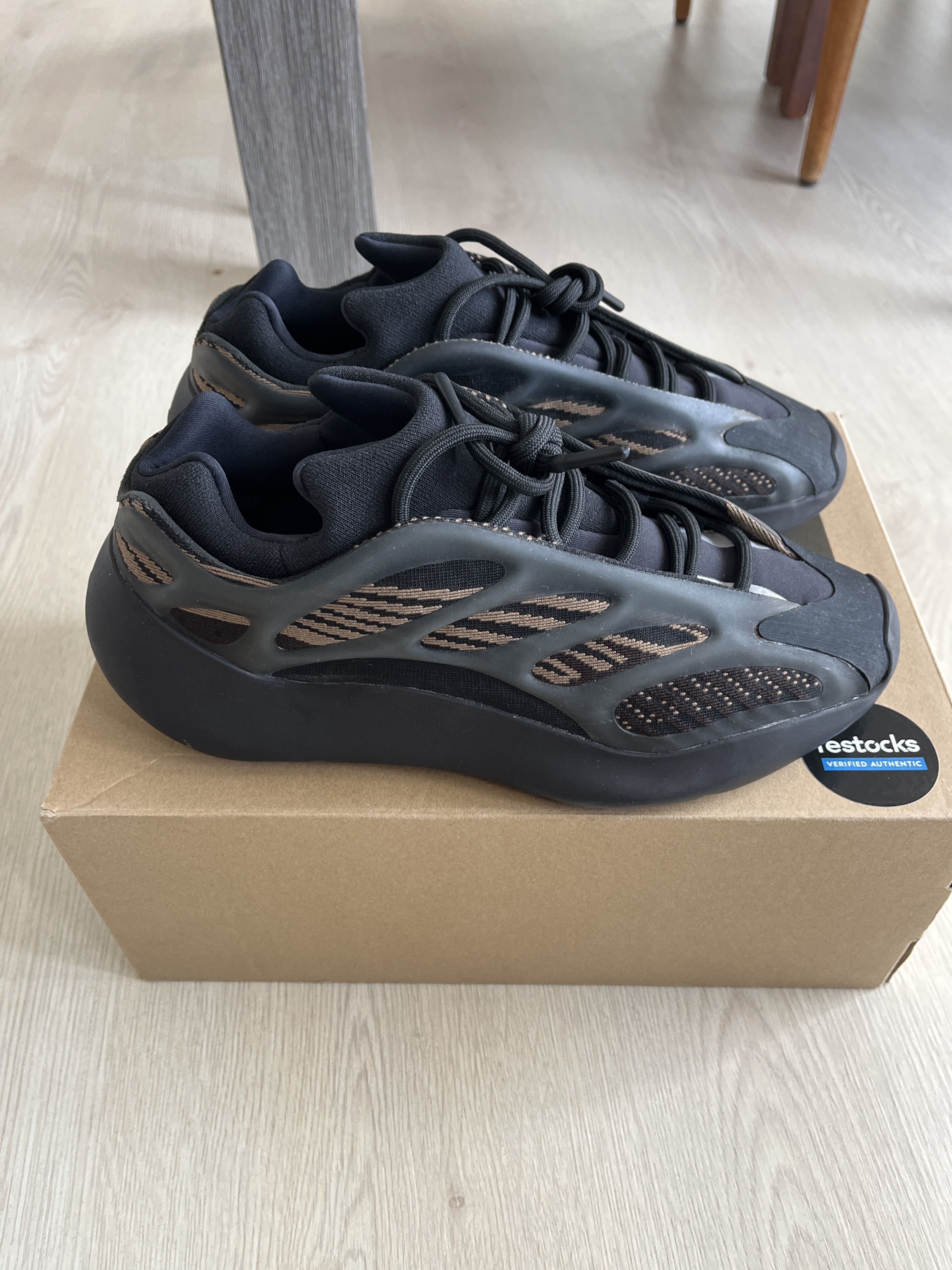 Yeezy 700 V3 'Clay Brown' (2020) photo 10