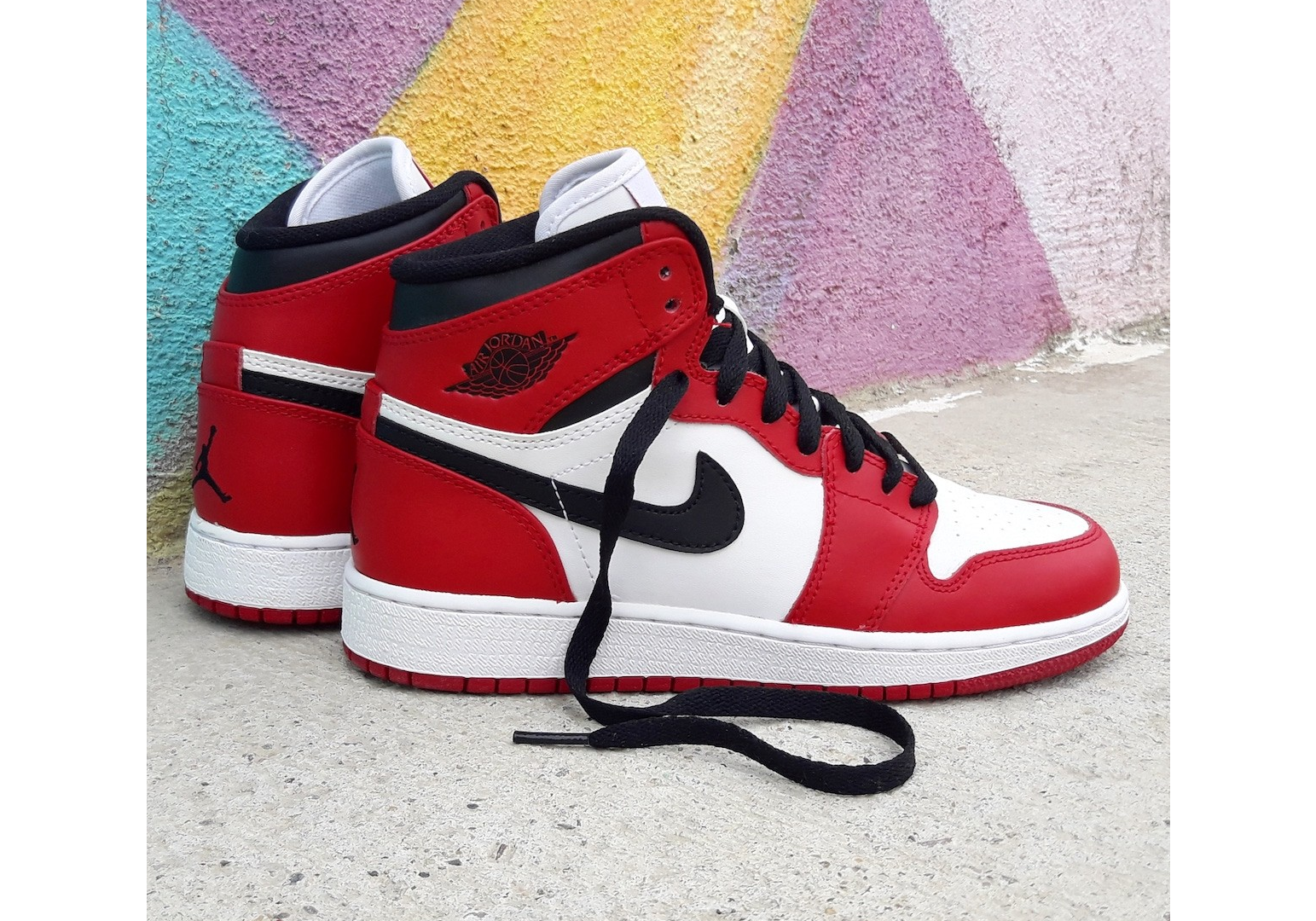Air Jordan 1 Retro Chicago 2013 (GS) photo 3