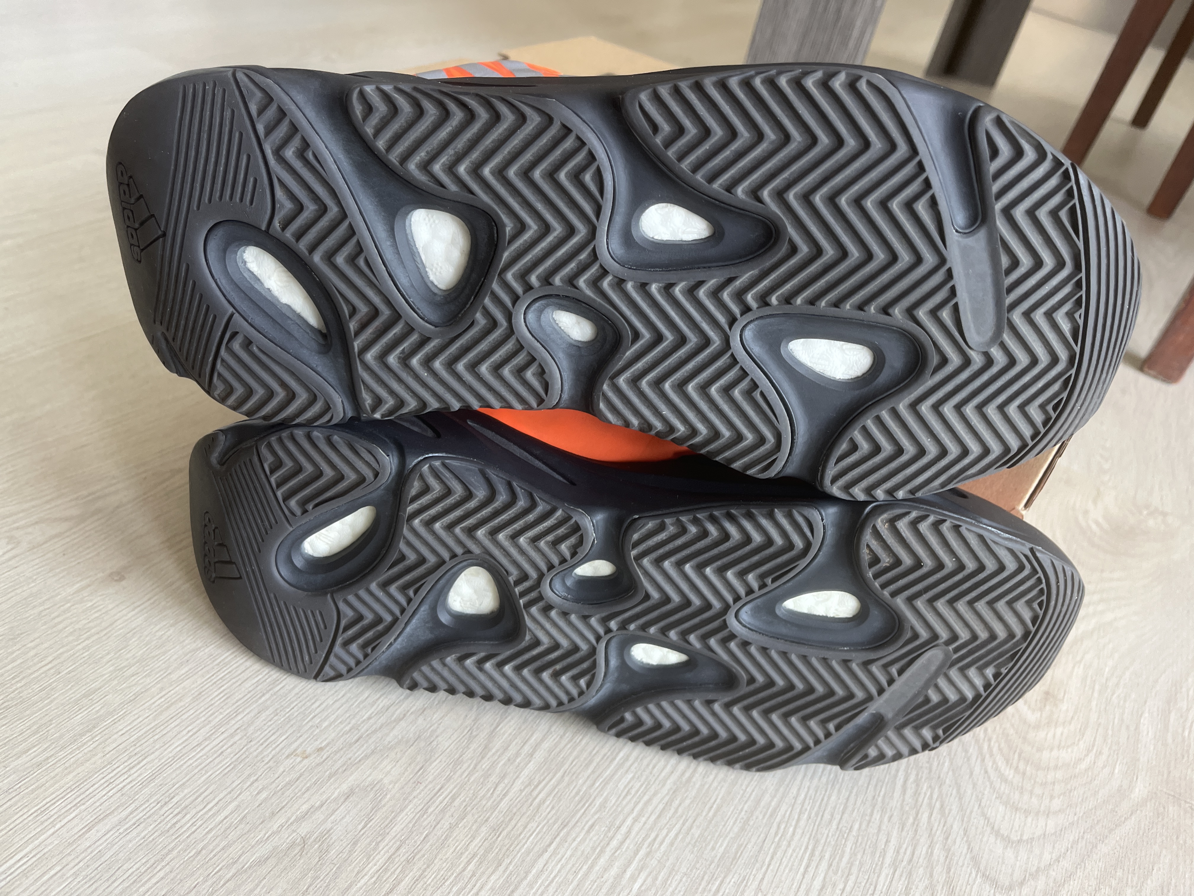 Yeezy Boost 700 MNVN Orange (2020) photo 5