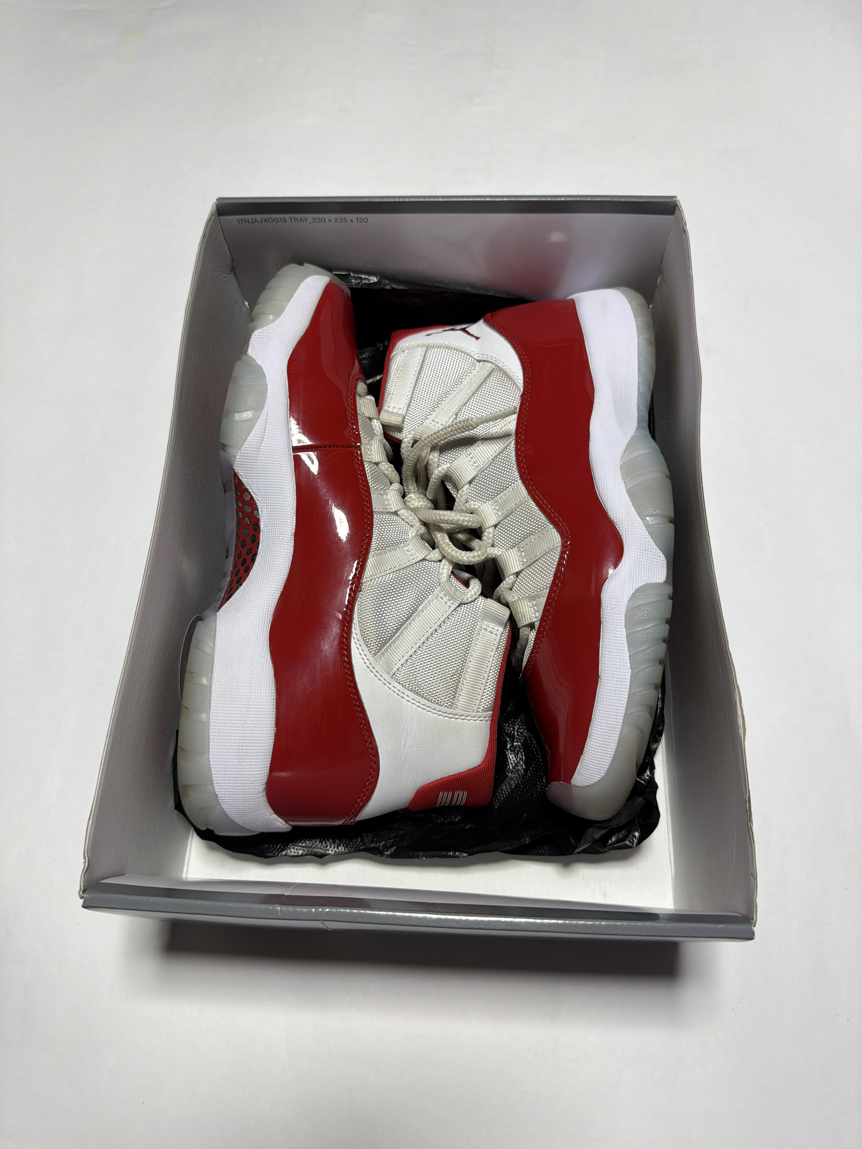 Air Jordan 11 'Cherry' (2022) photo 8