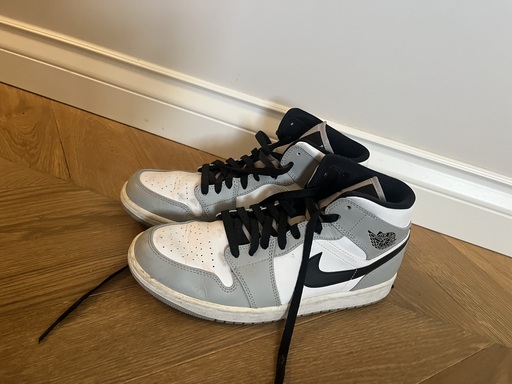 Air Jordan 1 Mid 'Light Smoke Grey' (2020)