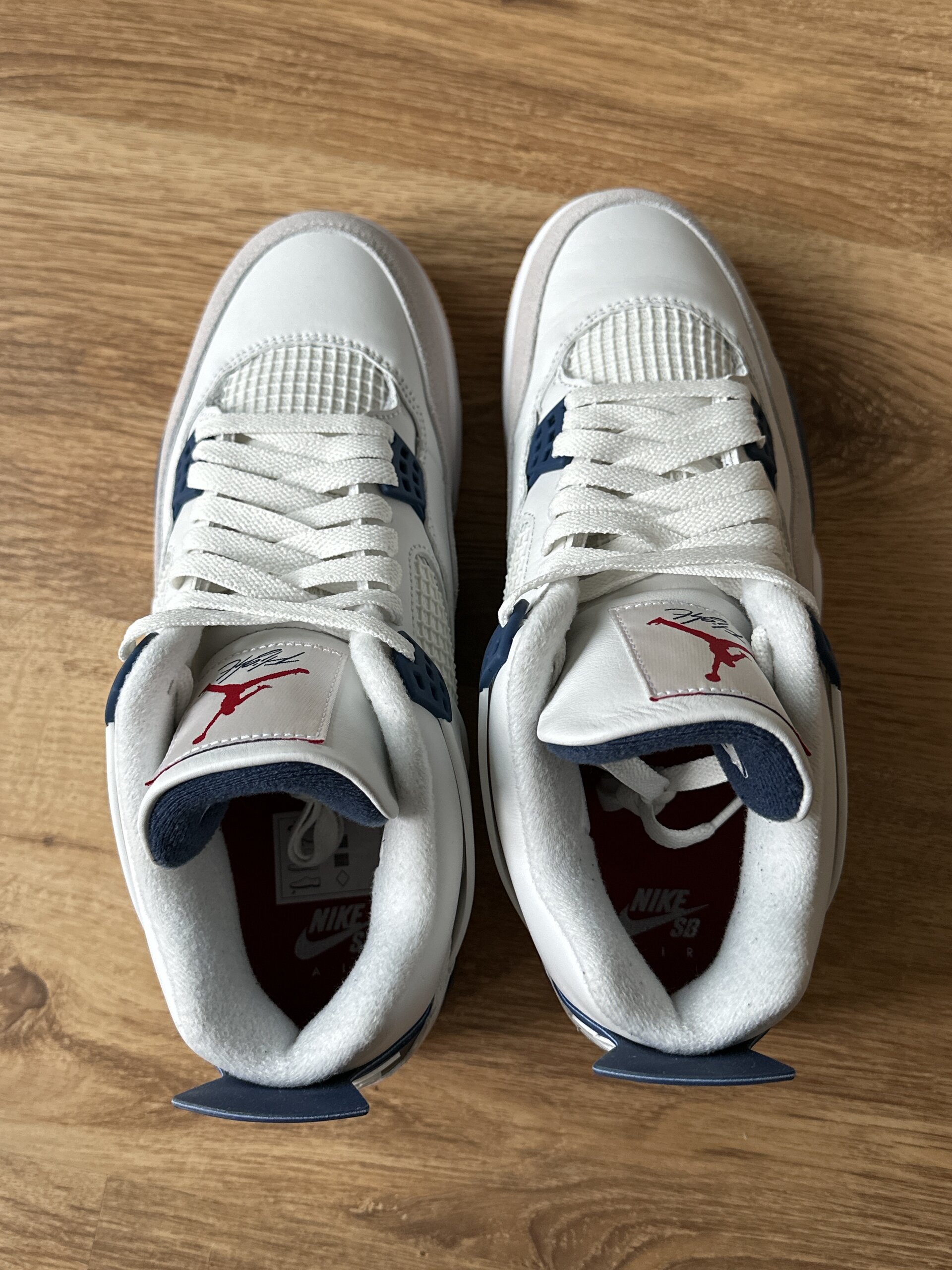 Nike SB x Air Jordan 4 'Navy' (2025) photo 3