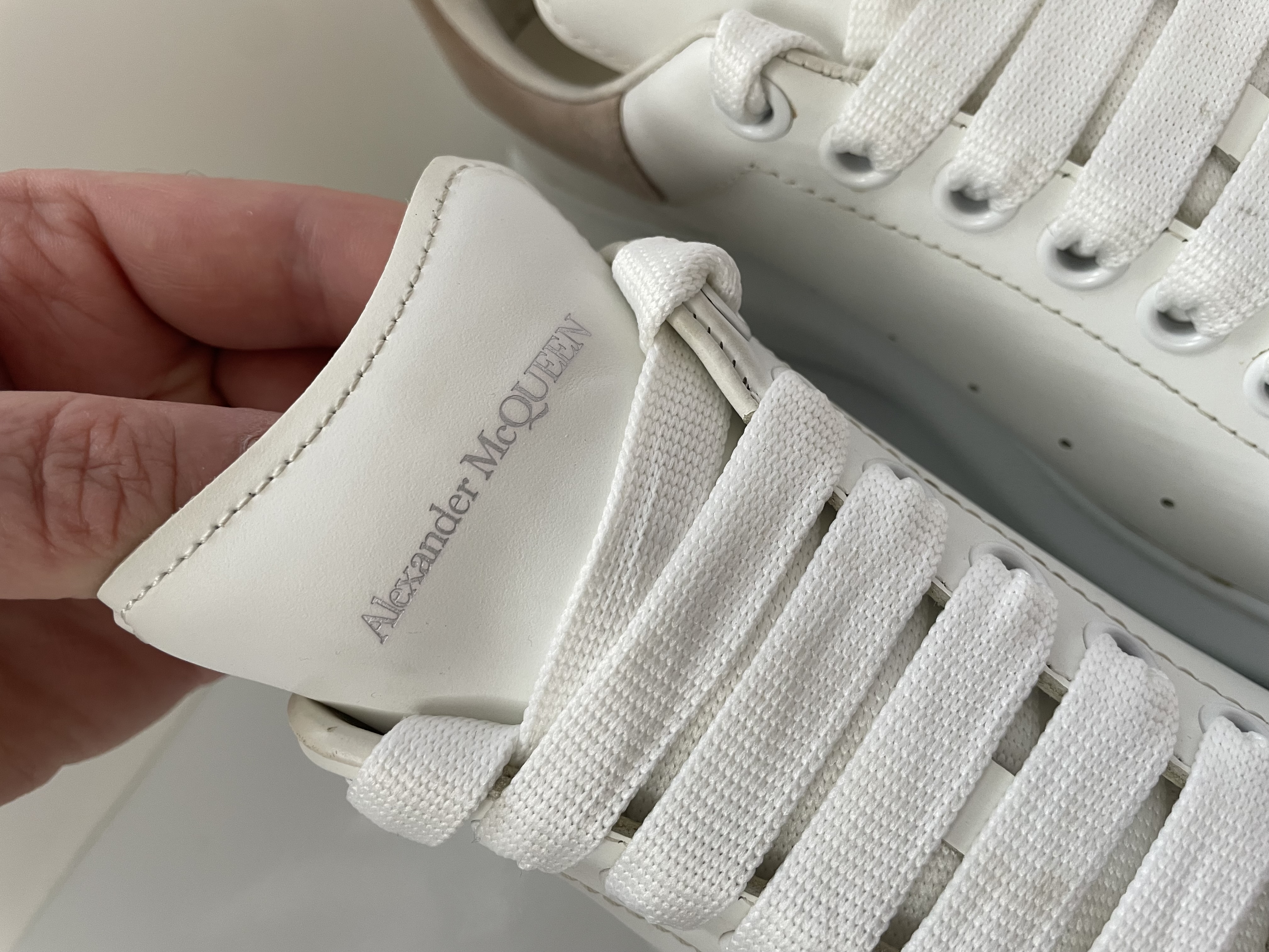 Luxury Alexander McQueen Oversized White photo 4