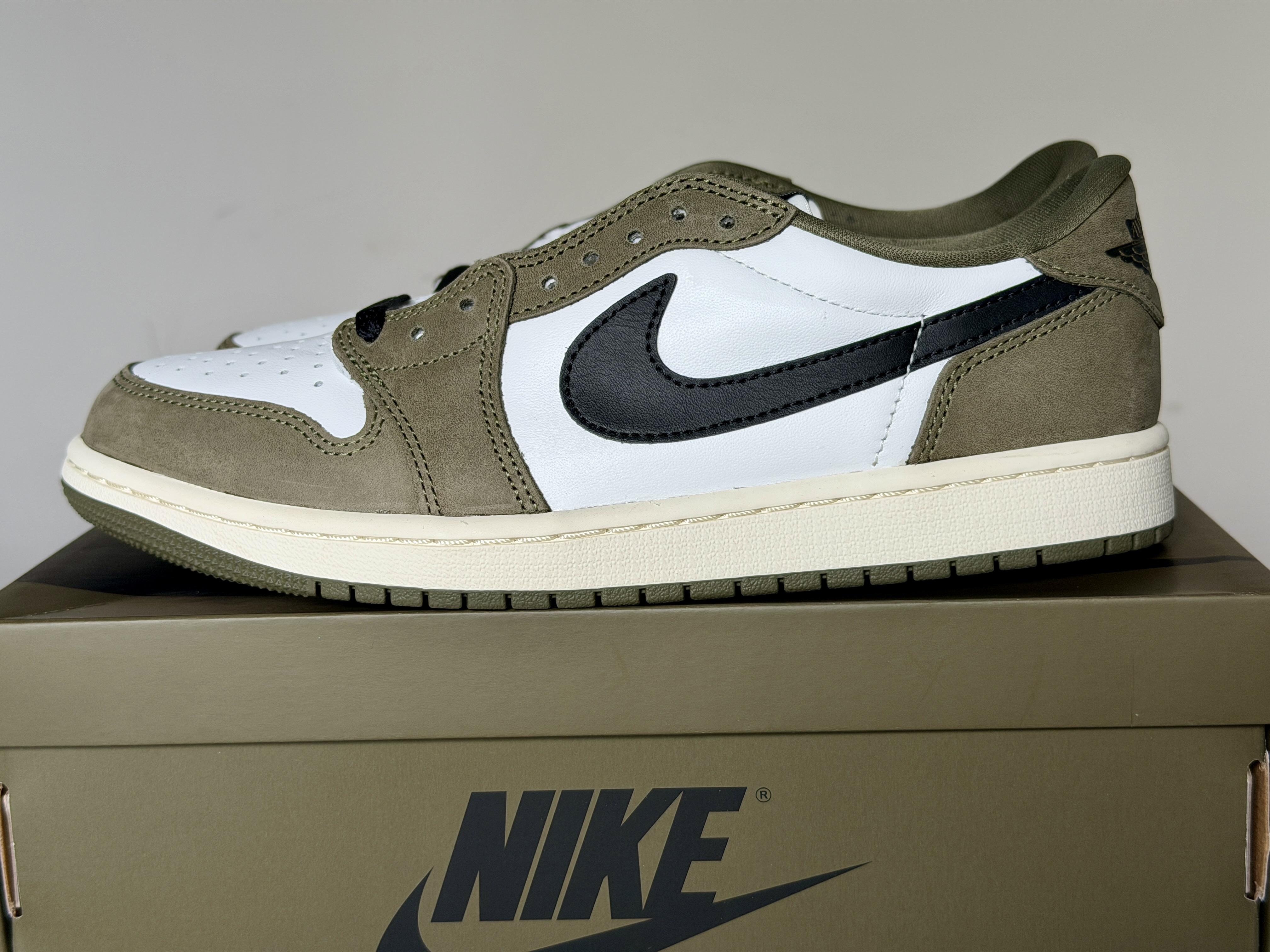 Air Jordan 1 Low OG 'Medium Olive' (2026) photo 1