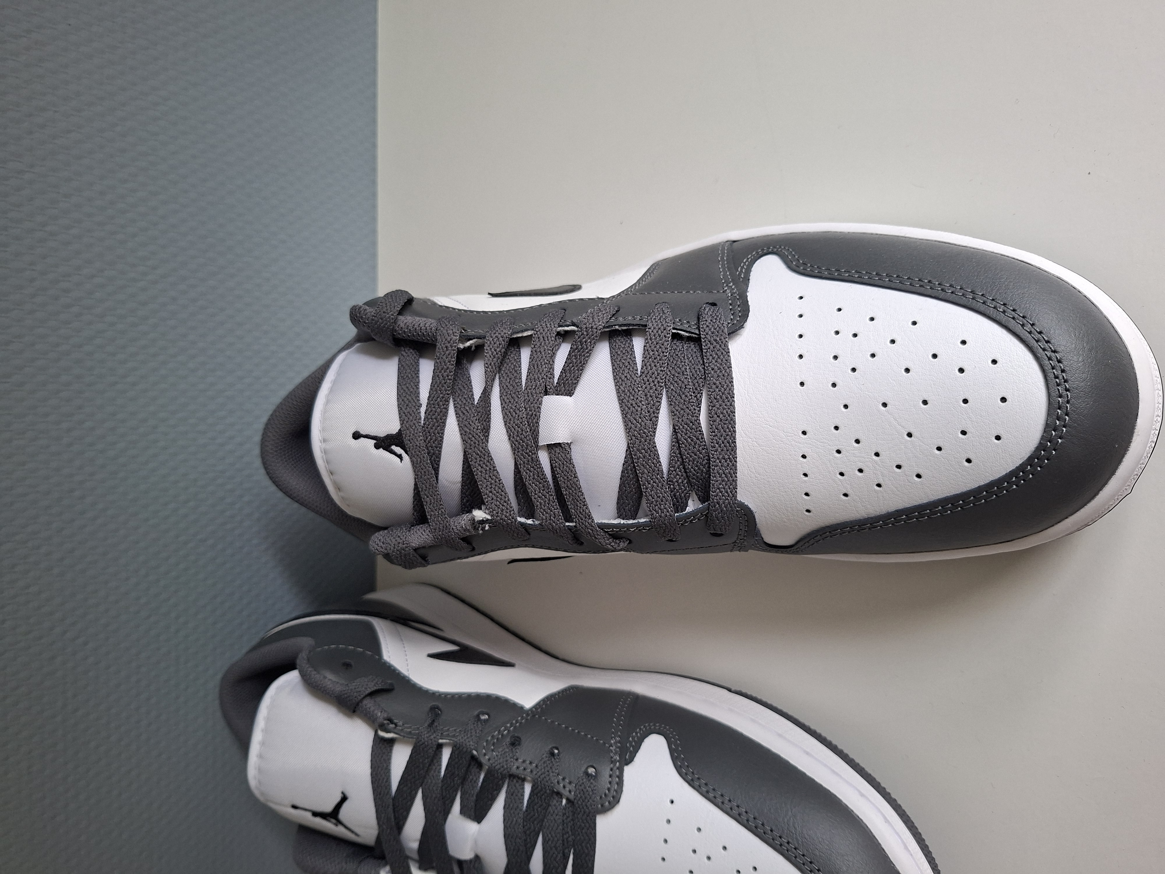 Air Jordan 1 Low 'Iron Grey' (2024) photo 3