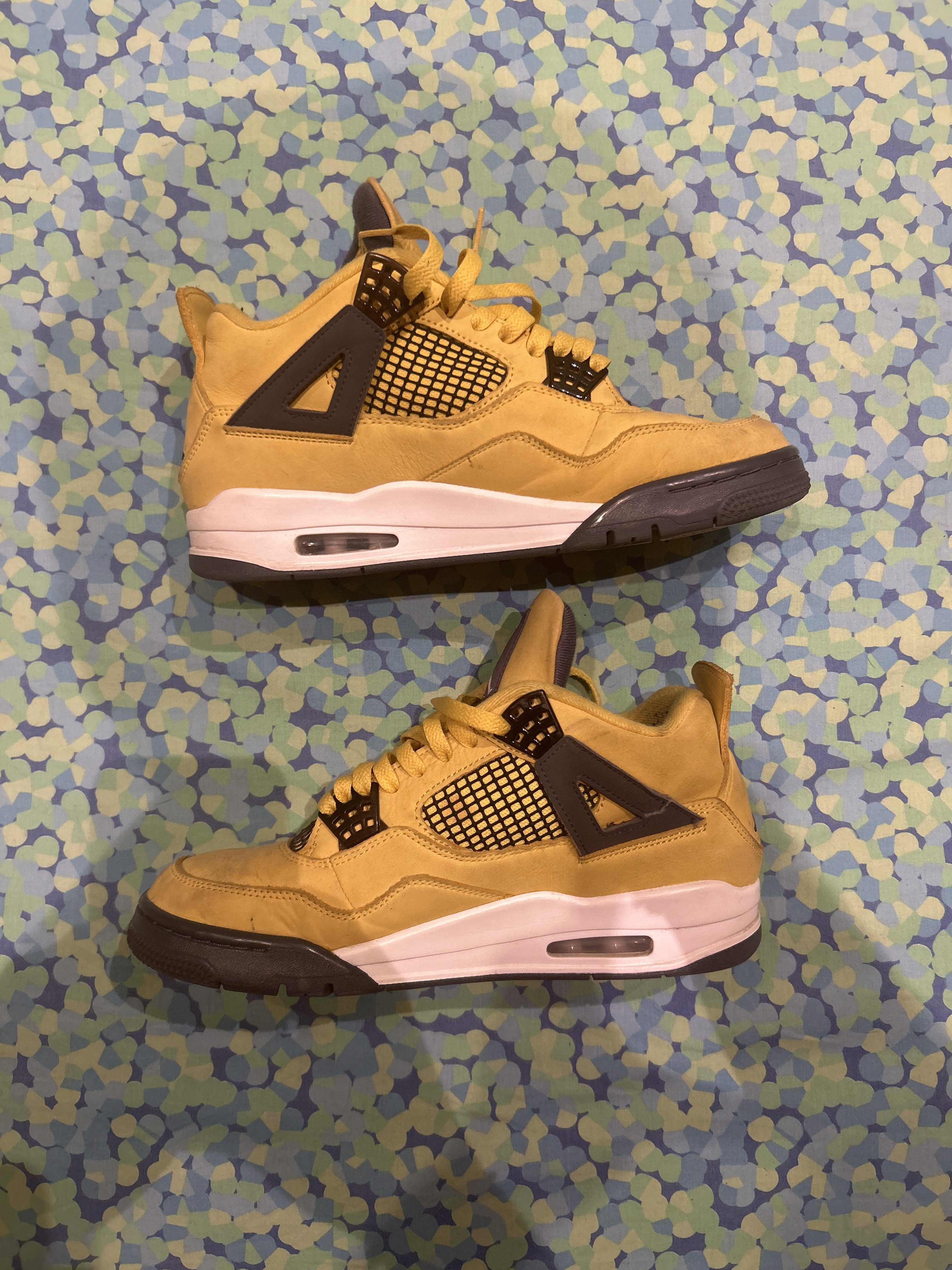 Air Jordan 4 Retro 'Lightning' (2021) photo 2