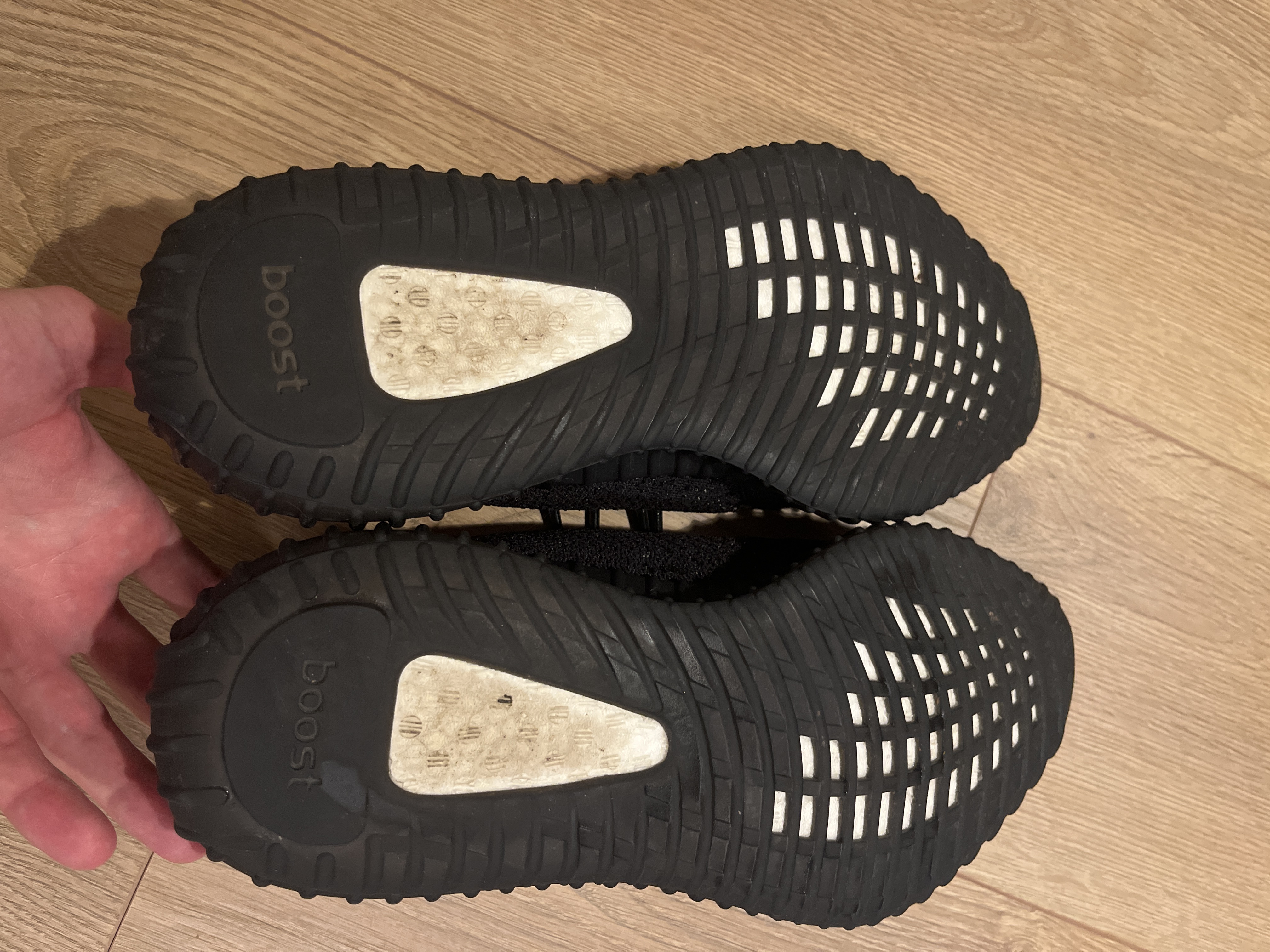 Yeezy Boost 350 V2 'Oreo' photo 4