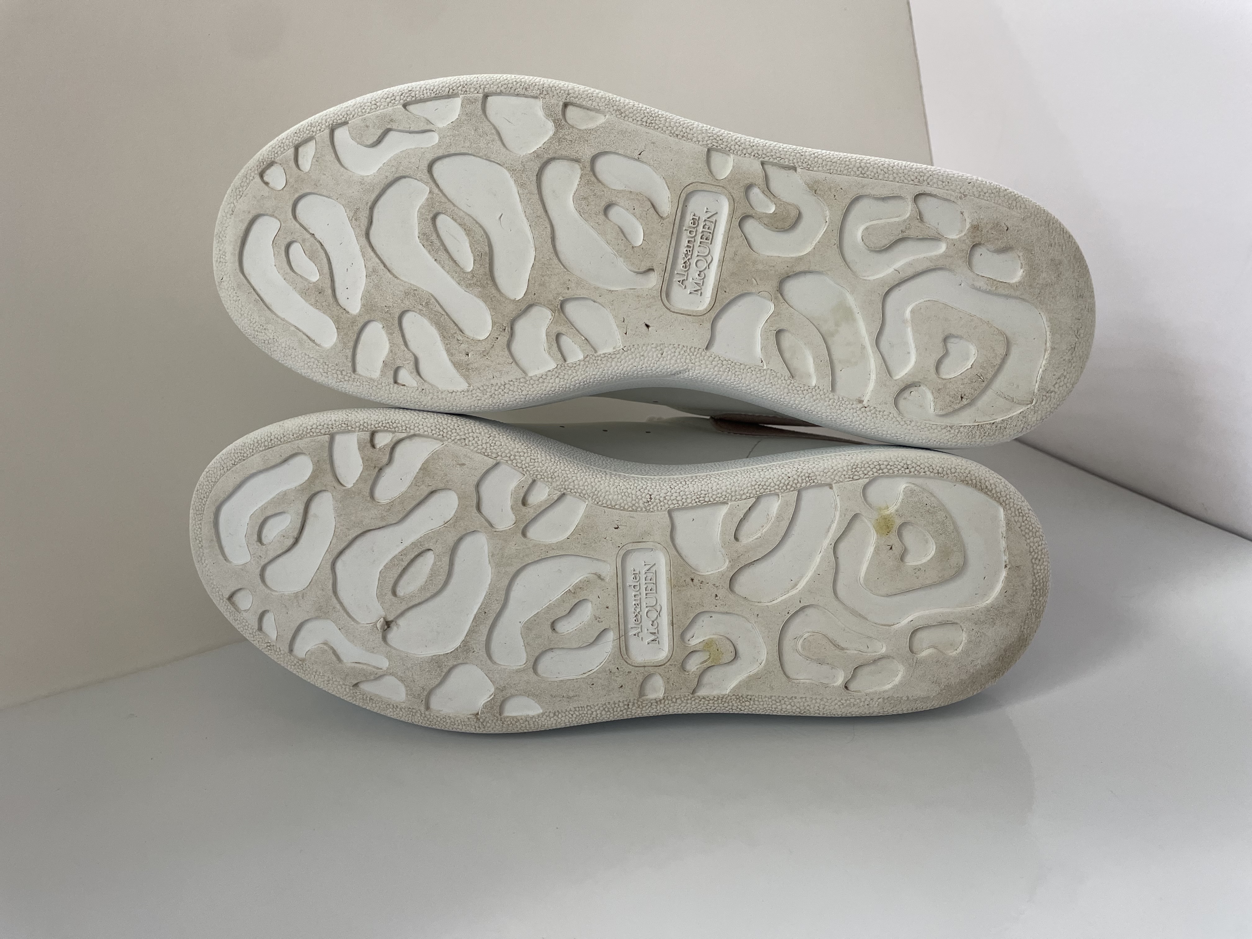 Luxury Alexander McQueen Oversized White photo 10