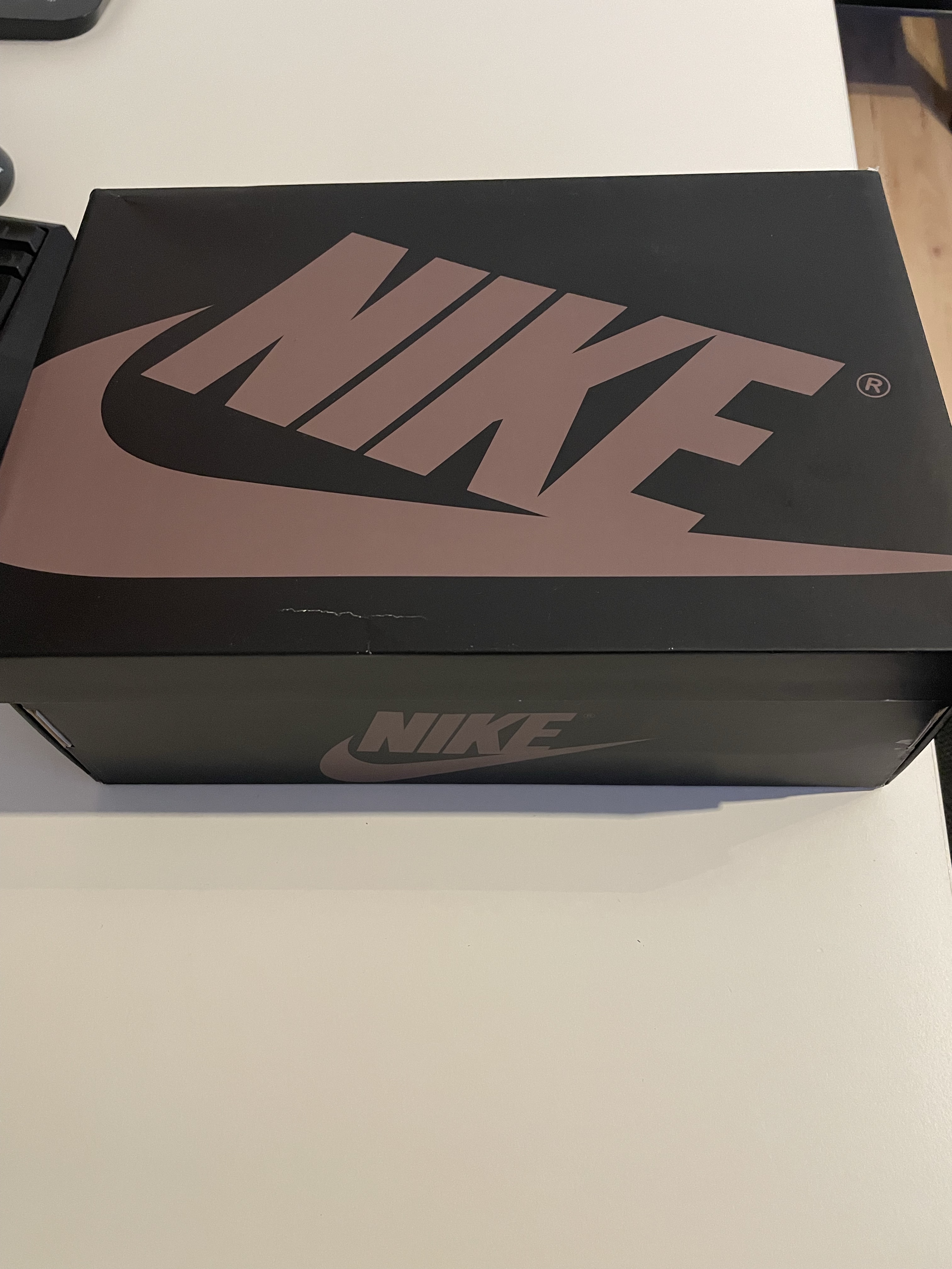 Air Jordan 1 Low OG 'Mocha' (2024) photo 7