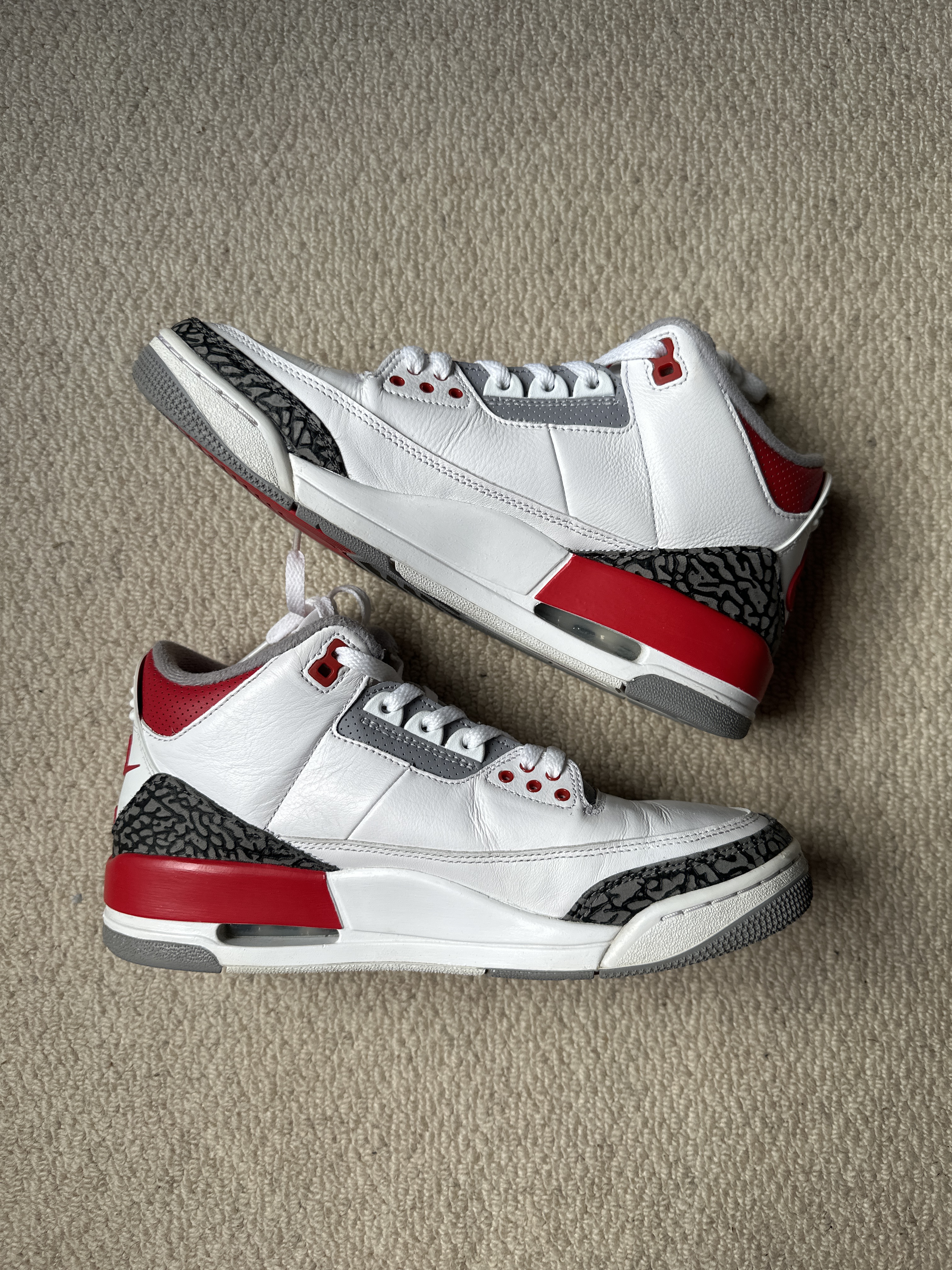 Air Jordan 3 OG 'Fire Red' (2022) photo 2