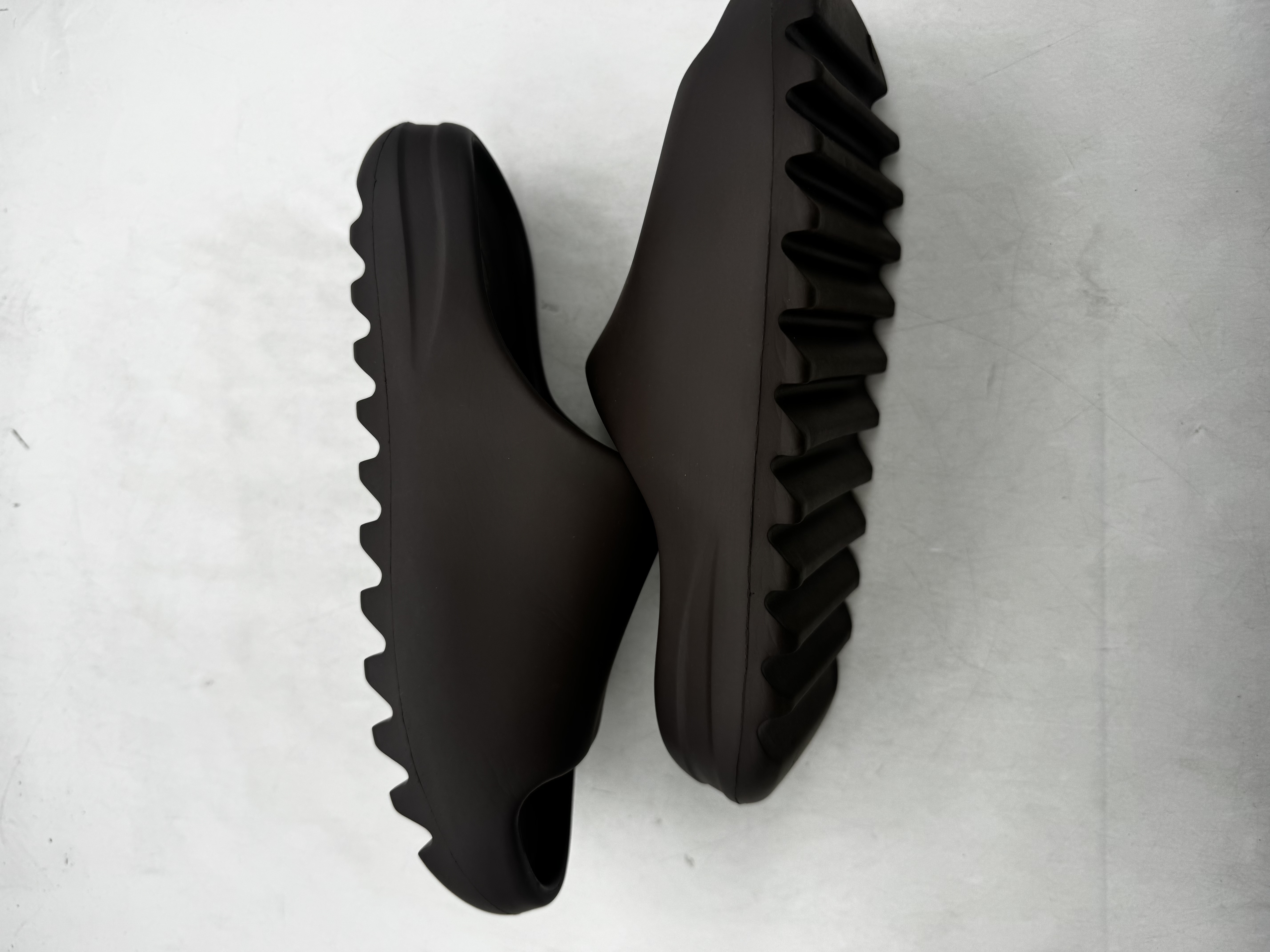 Yeezy Slide 'Soot' photo 9