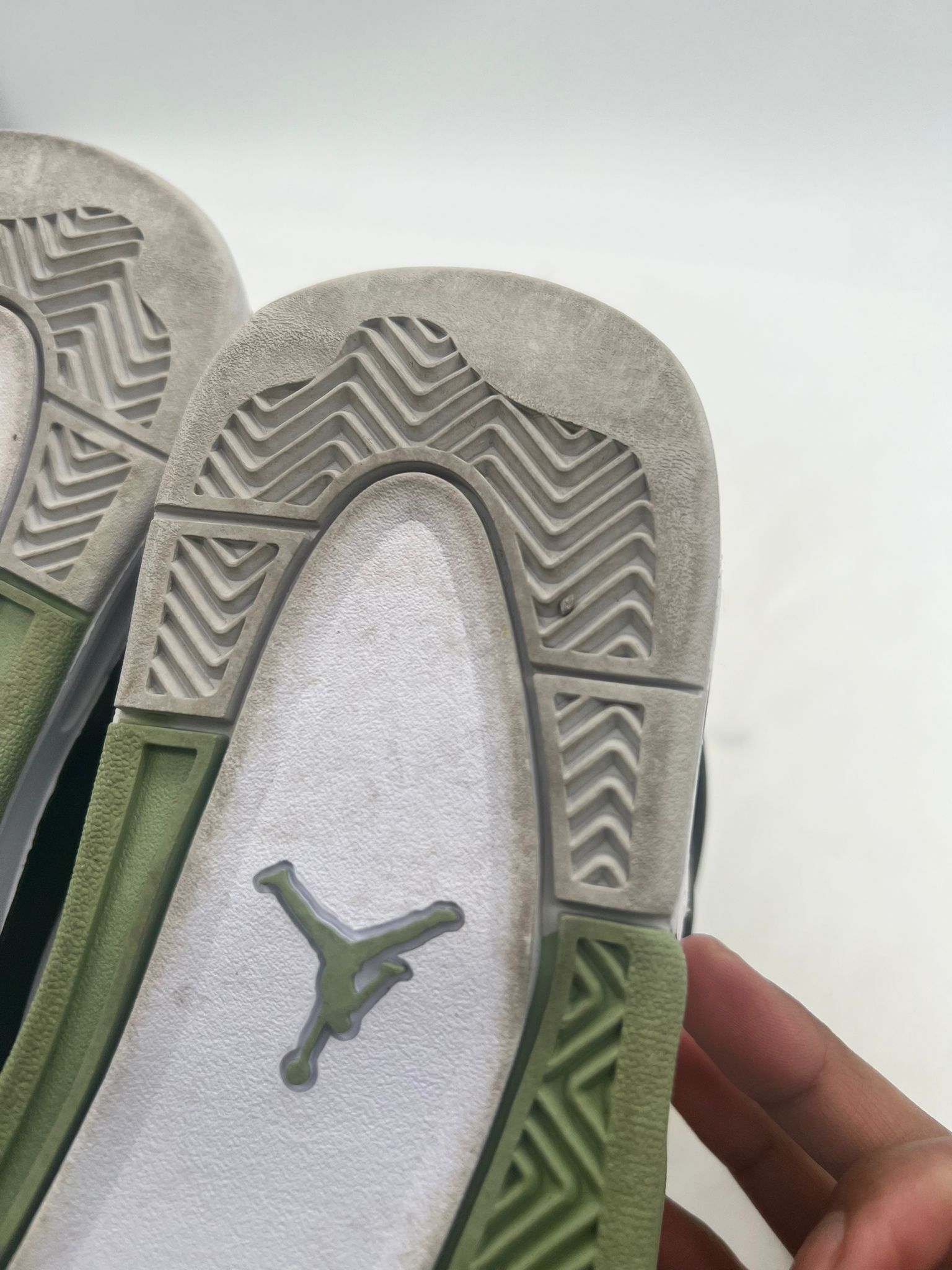 Air Jordan 4 WMNS 'Seafoam' (2023) photo 7